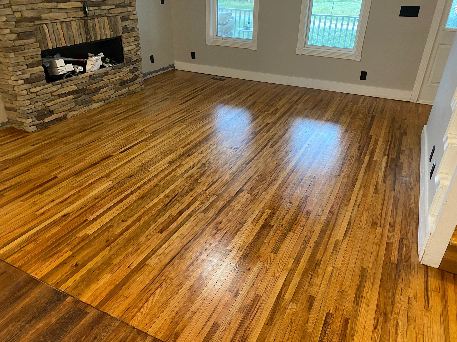 gray computer monitor