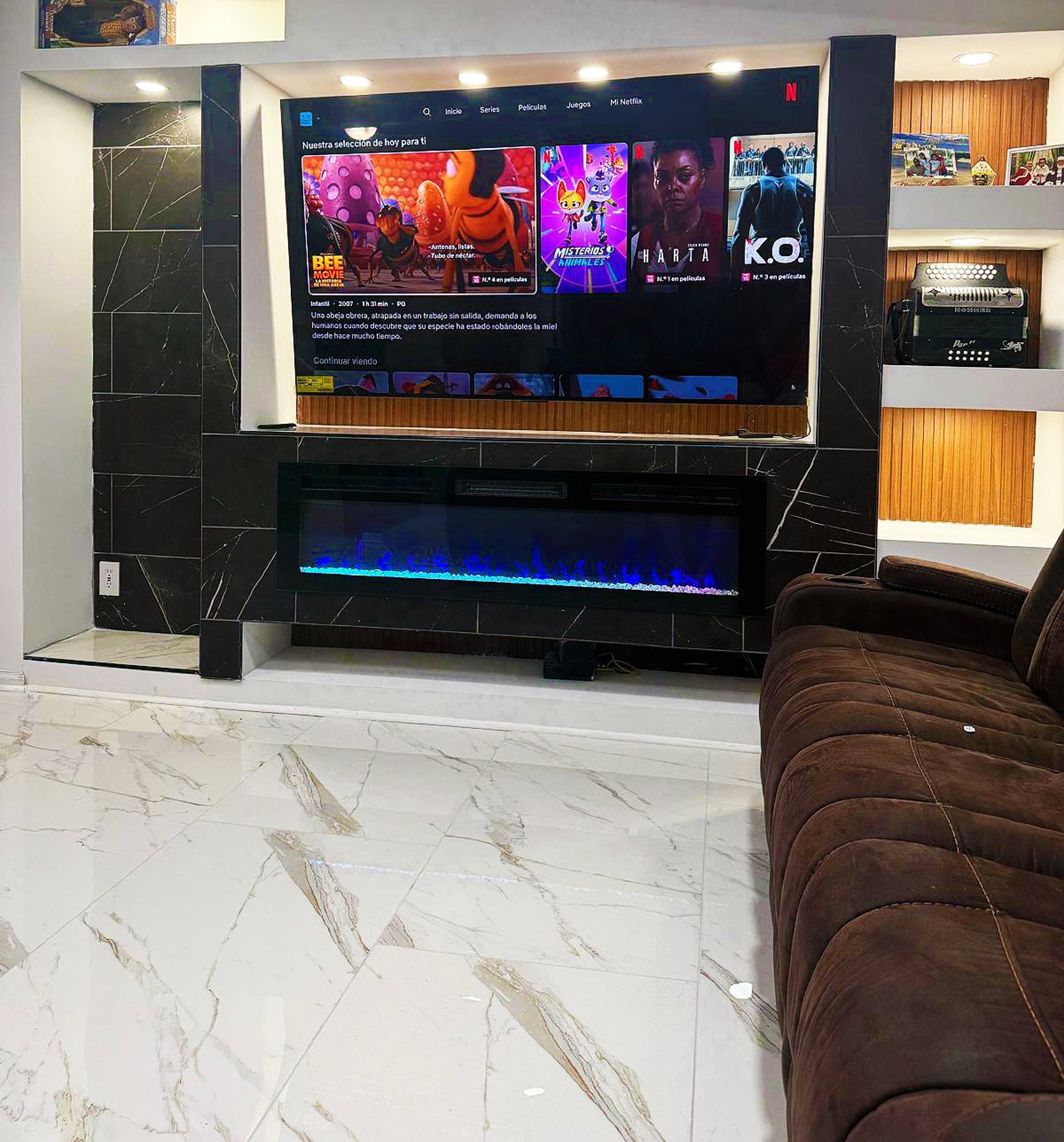 gray computer monitor