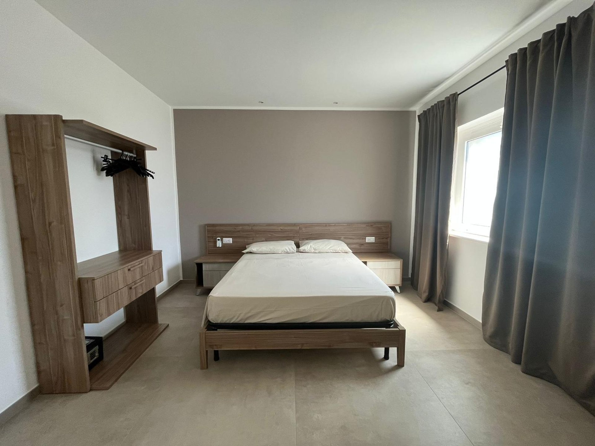 black and white bed linen