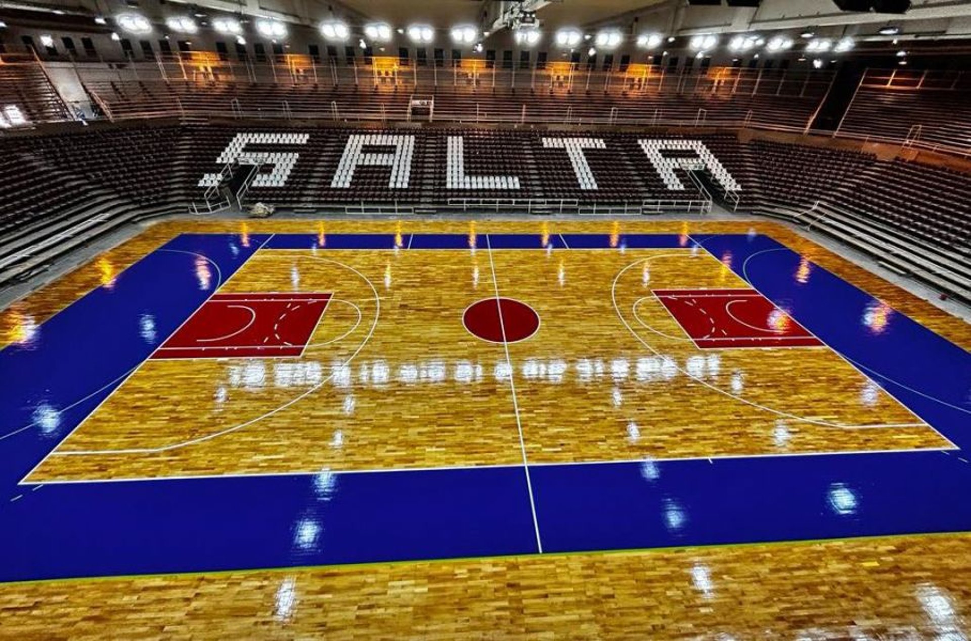 gray computer monitor