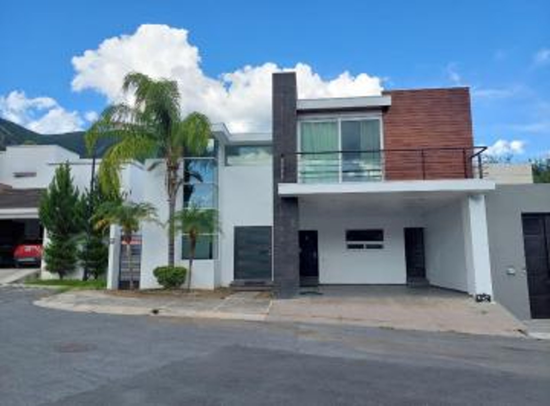 gray computer monitor