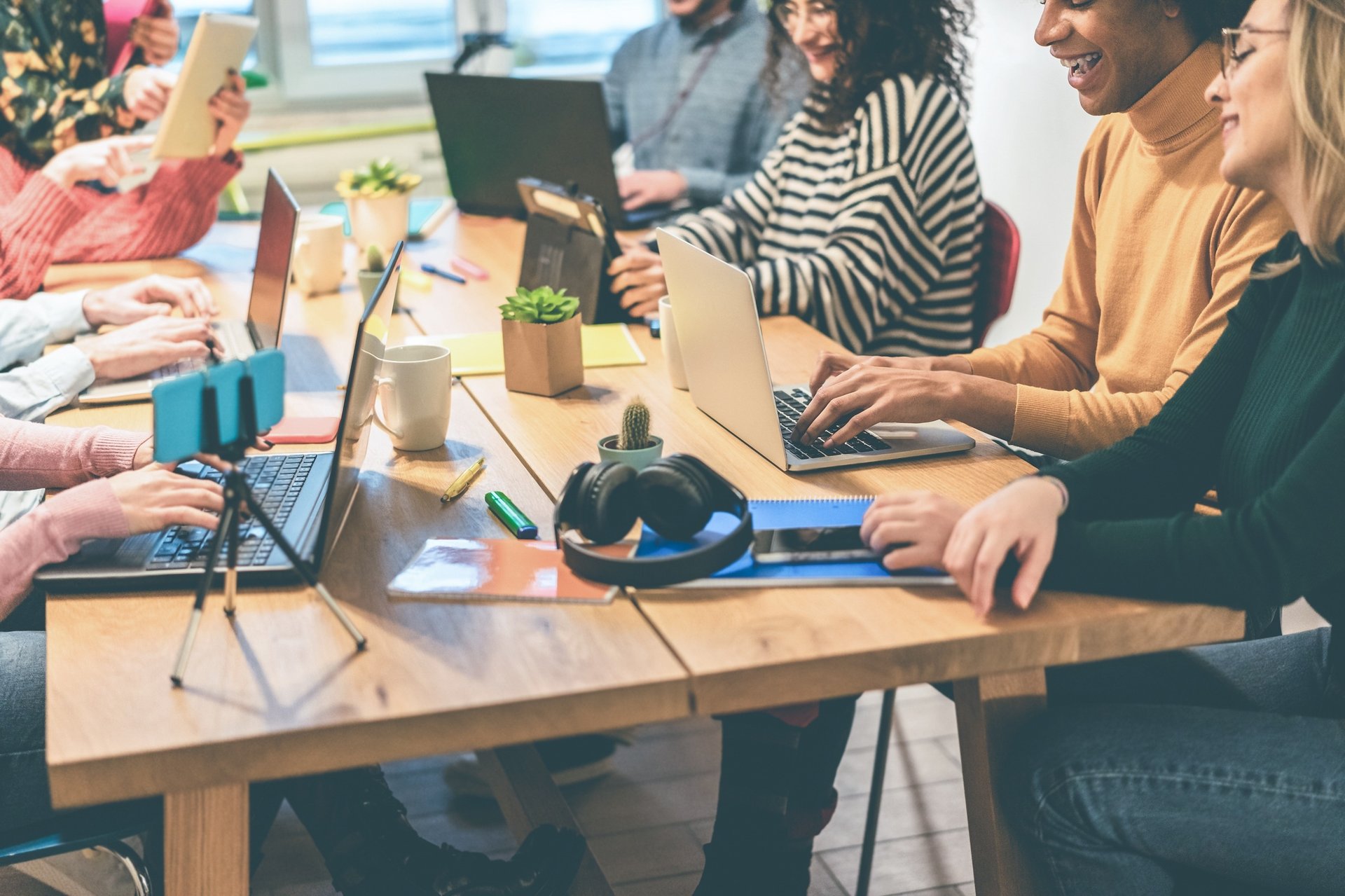 gray computer monitor