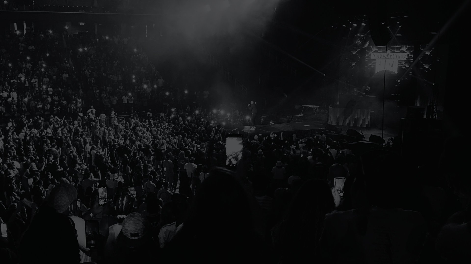 gray computer monitor