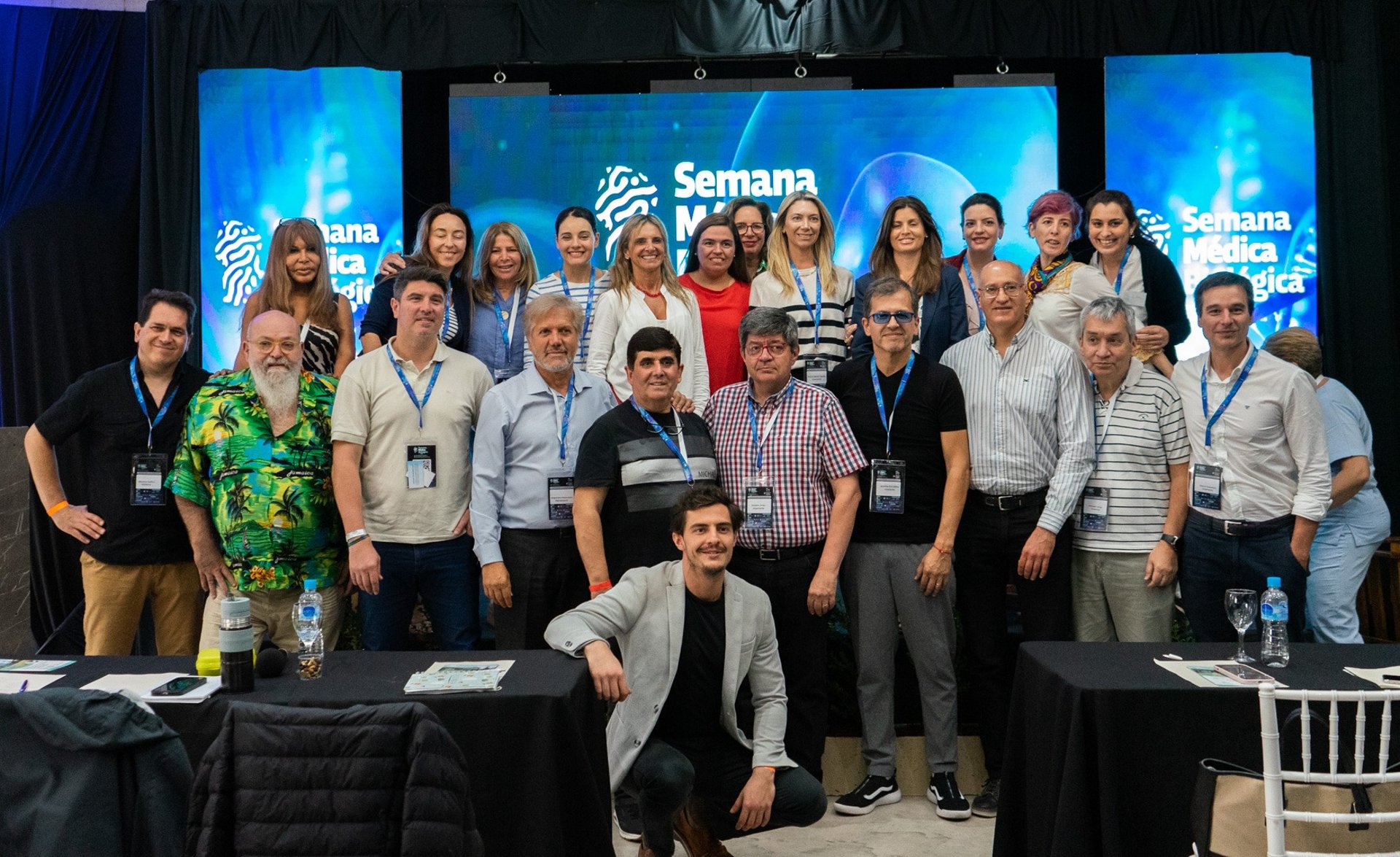 gray computer monitor