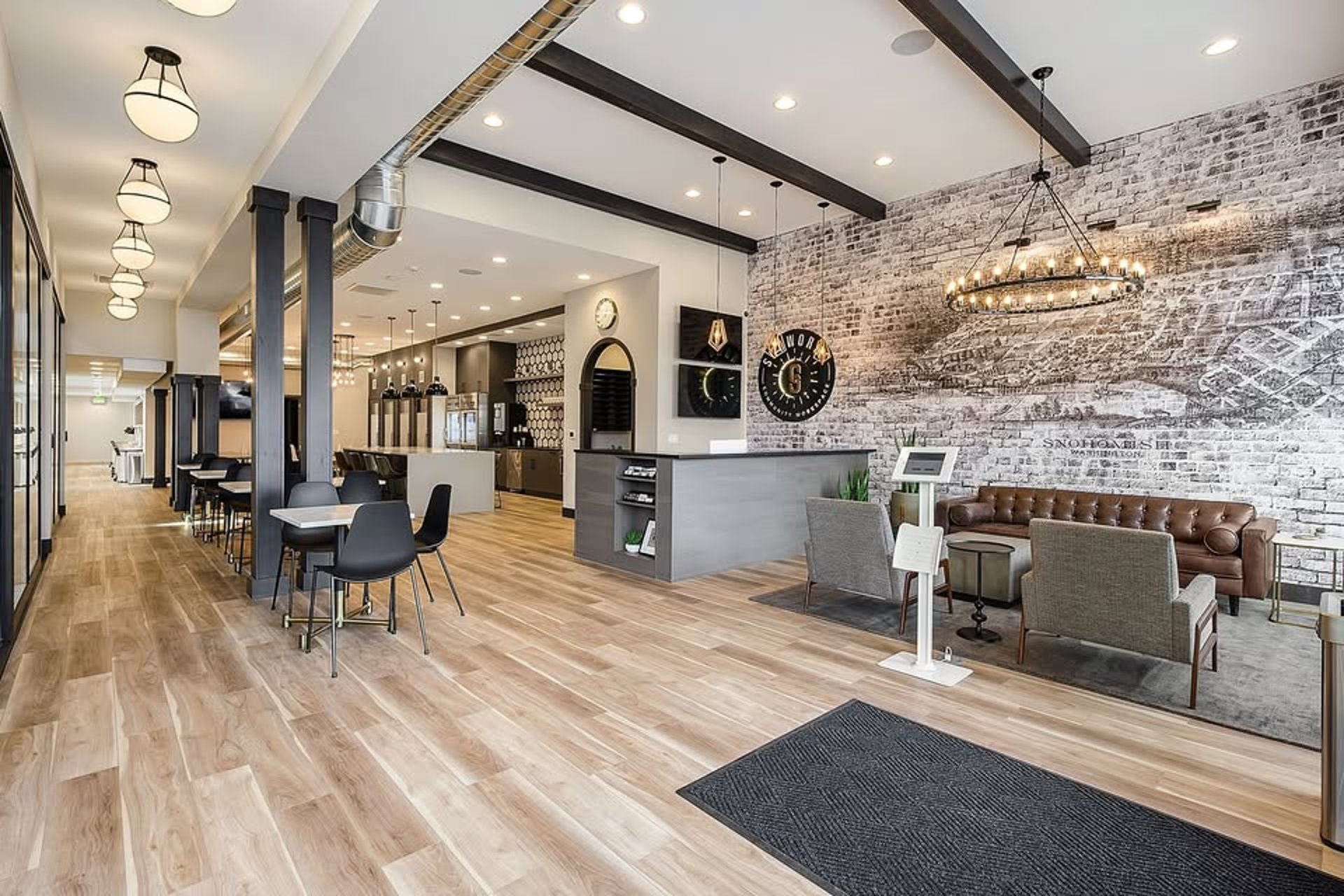 gray computer monitor