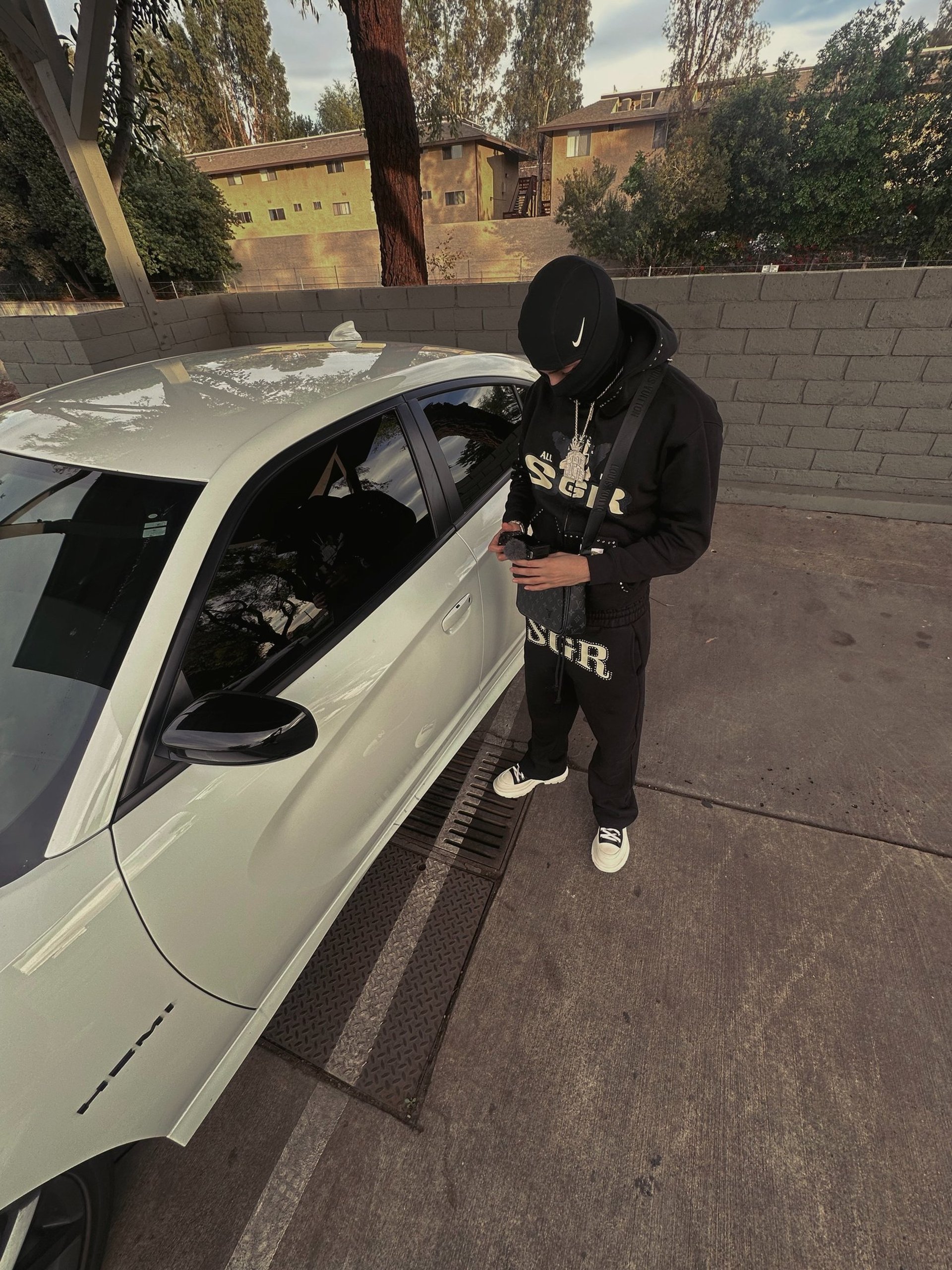 black and white bed linen