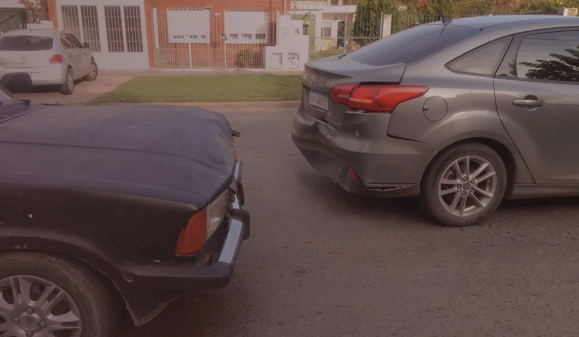 situación de choque ente autos en la calle