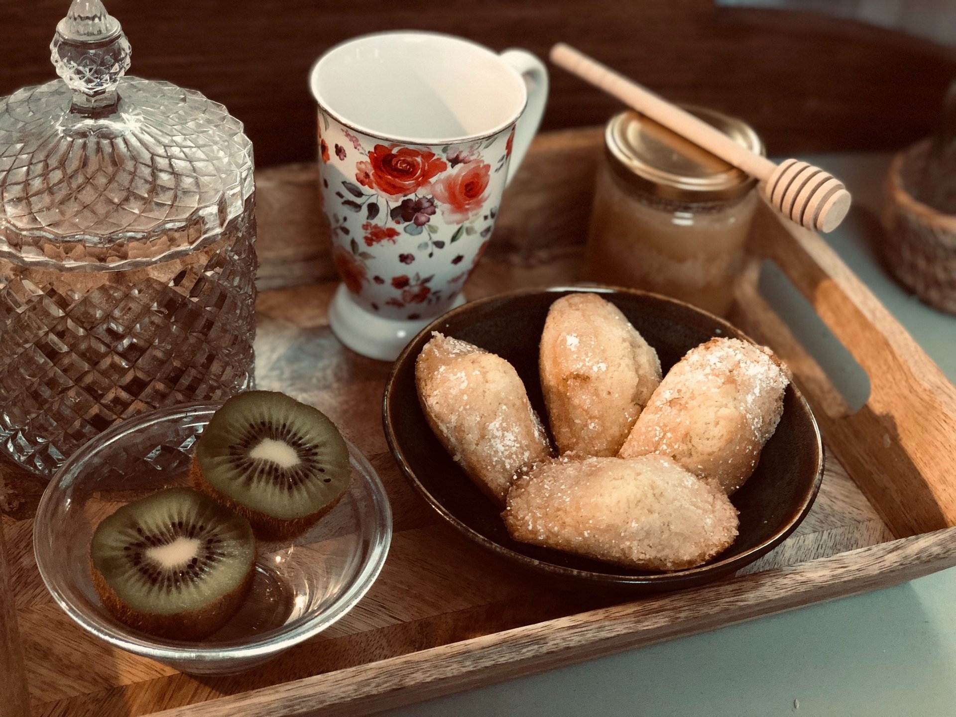 black and white bed linen