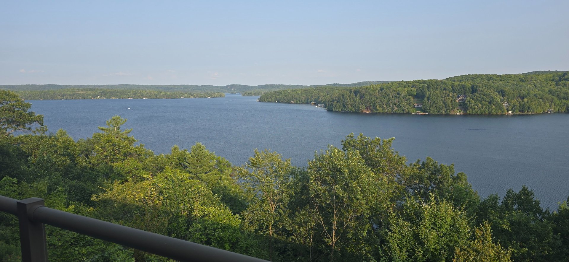 gray computer monitor