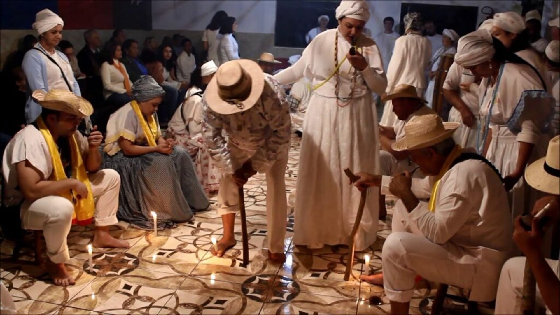 gray computer monitor