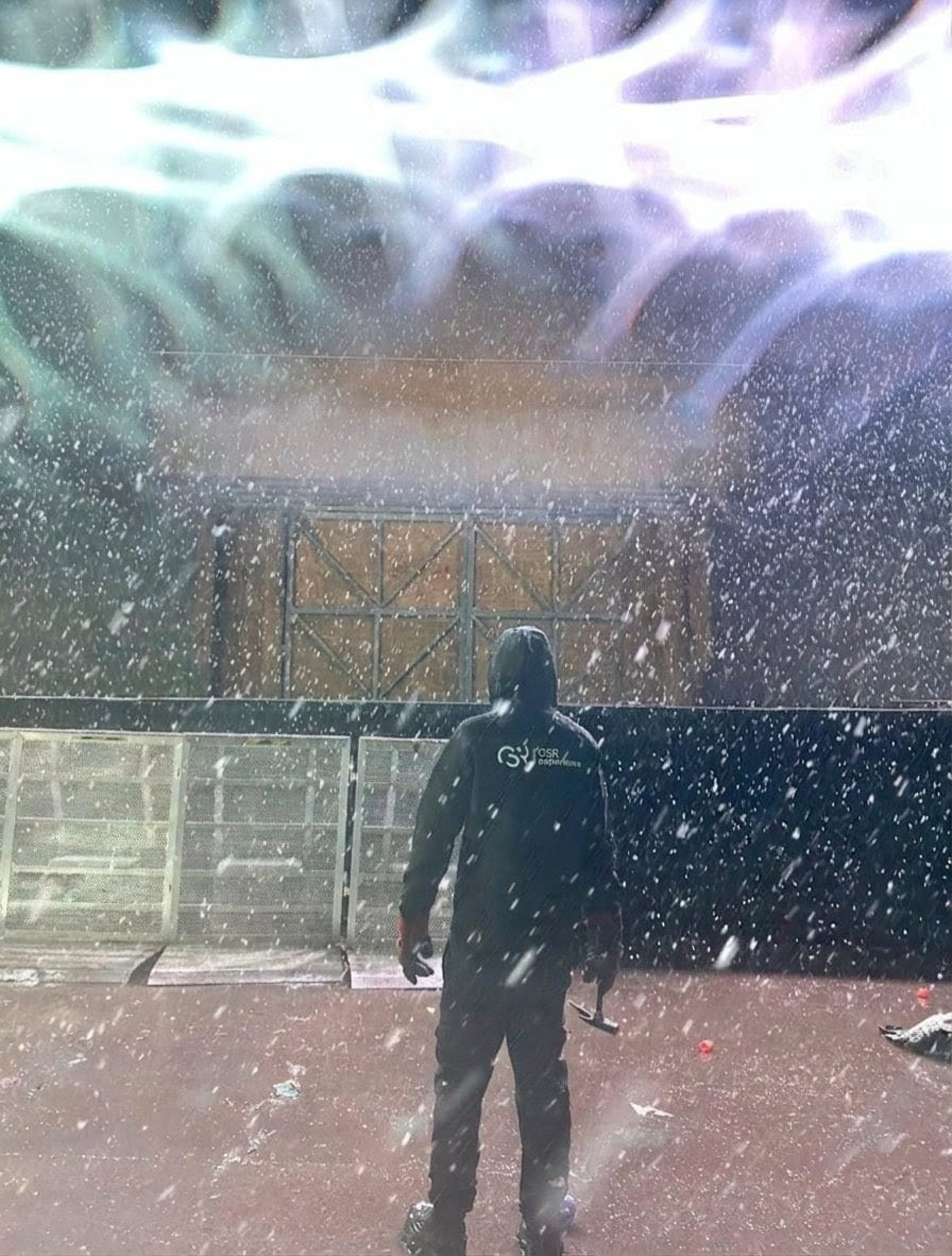 gray computer monitor