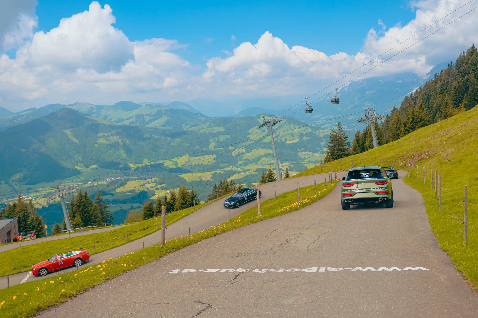black and white bed linen