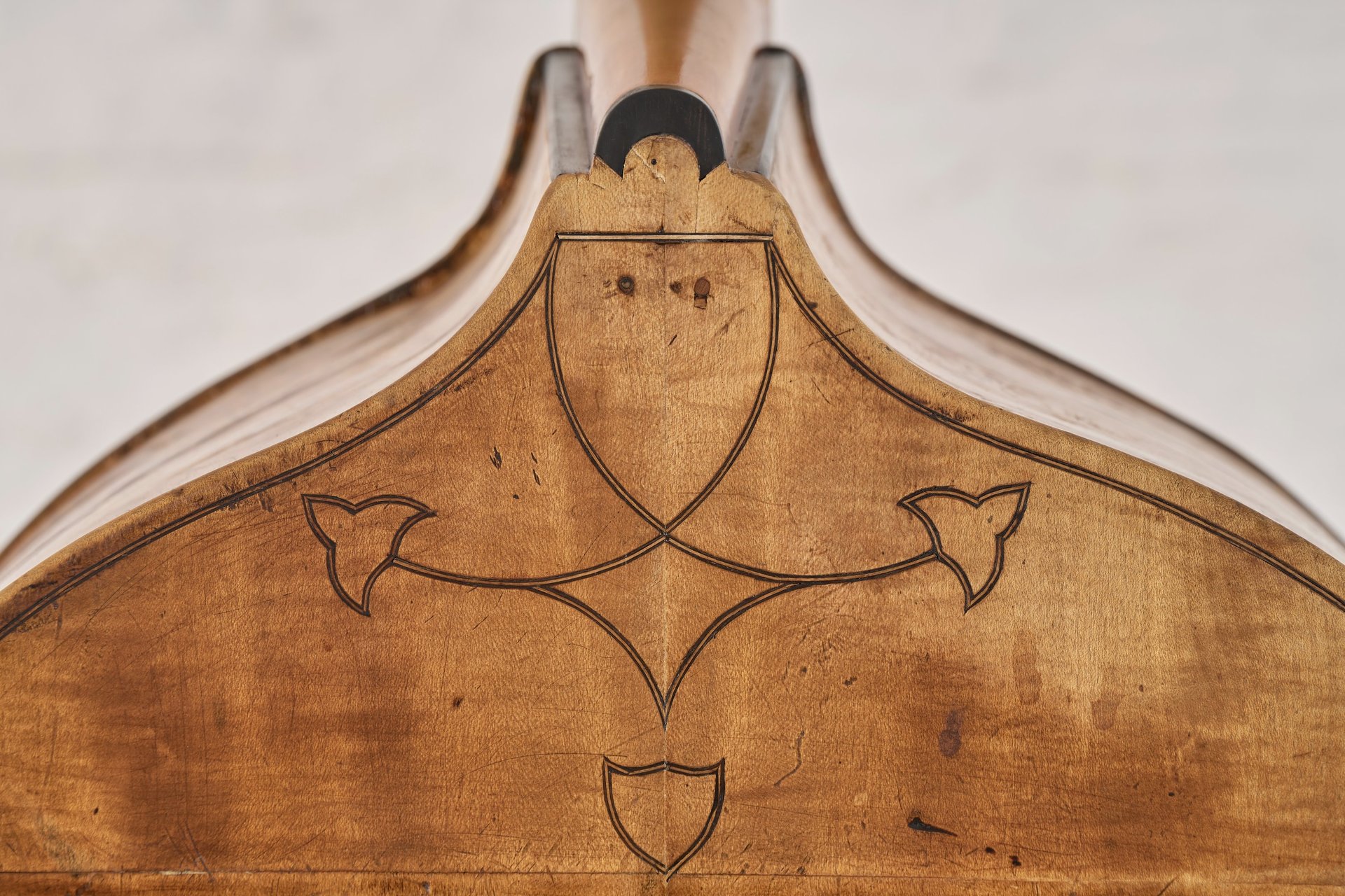 gray computer monitor