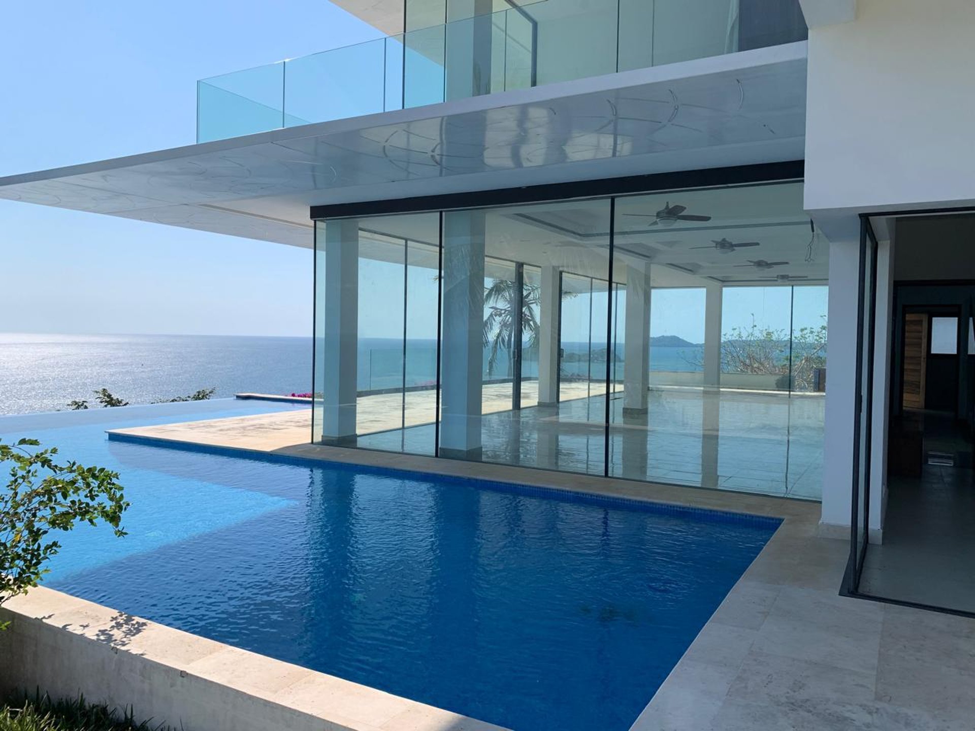 black and white bed linen