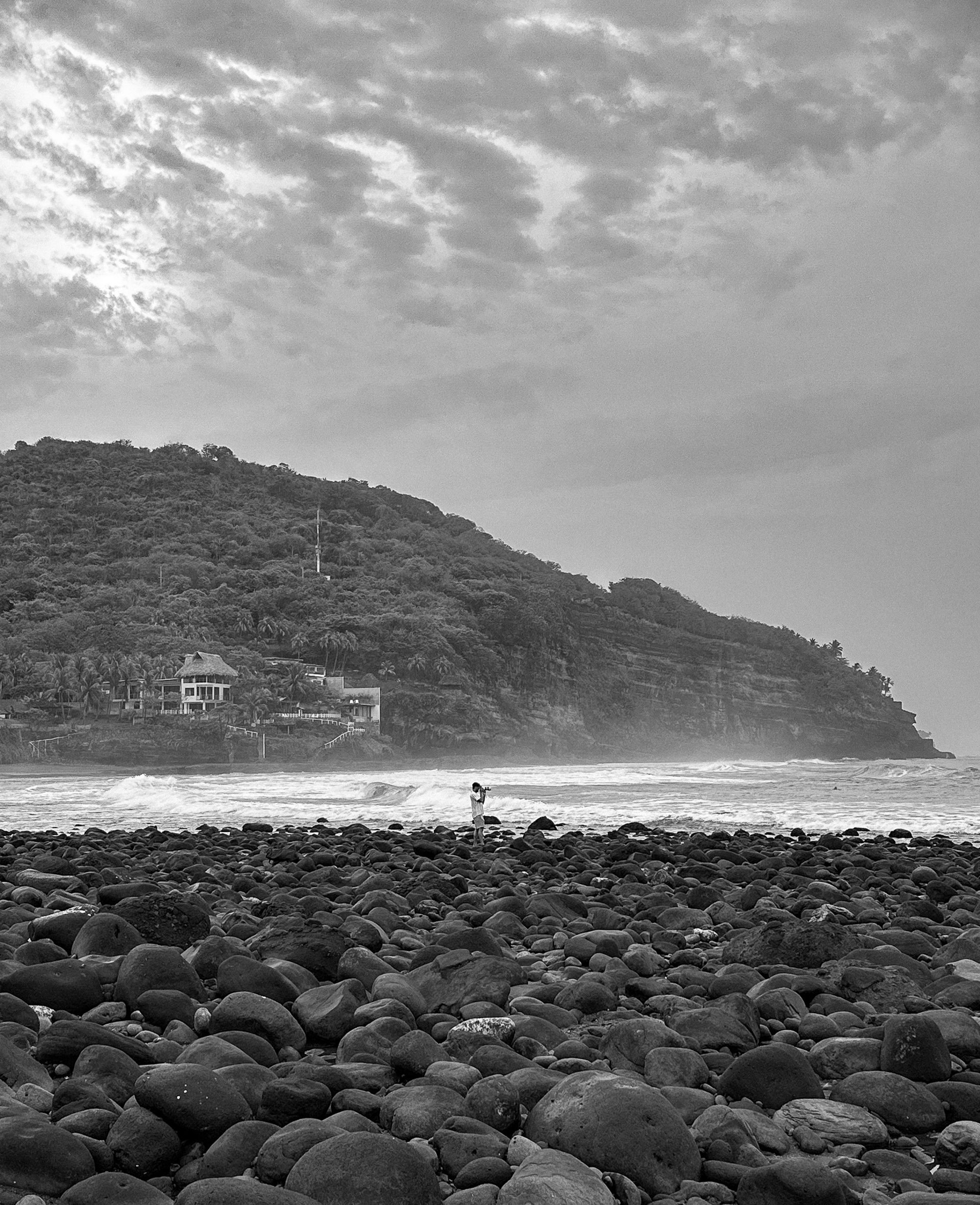 gray computer monitor