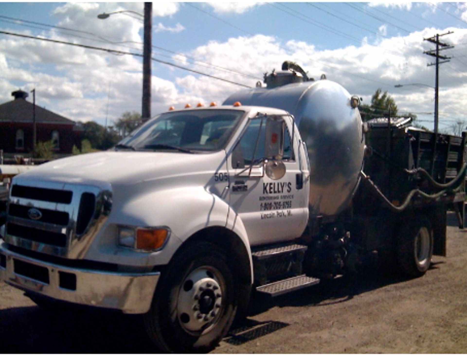 gray computer monitor