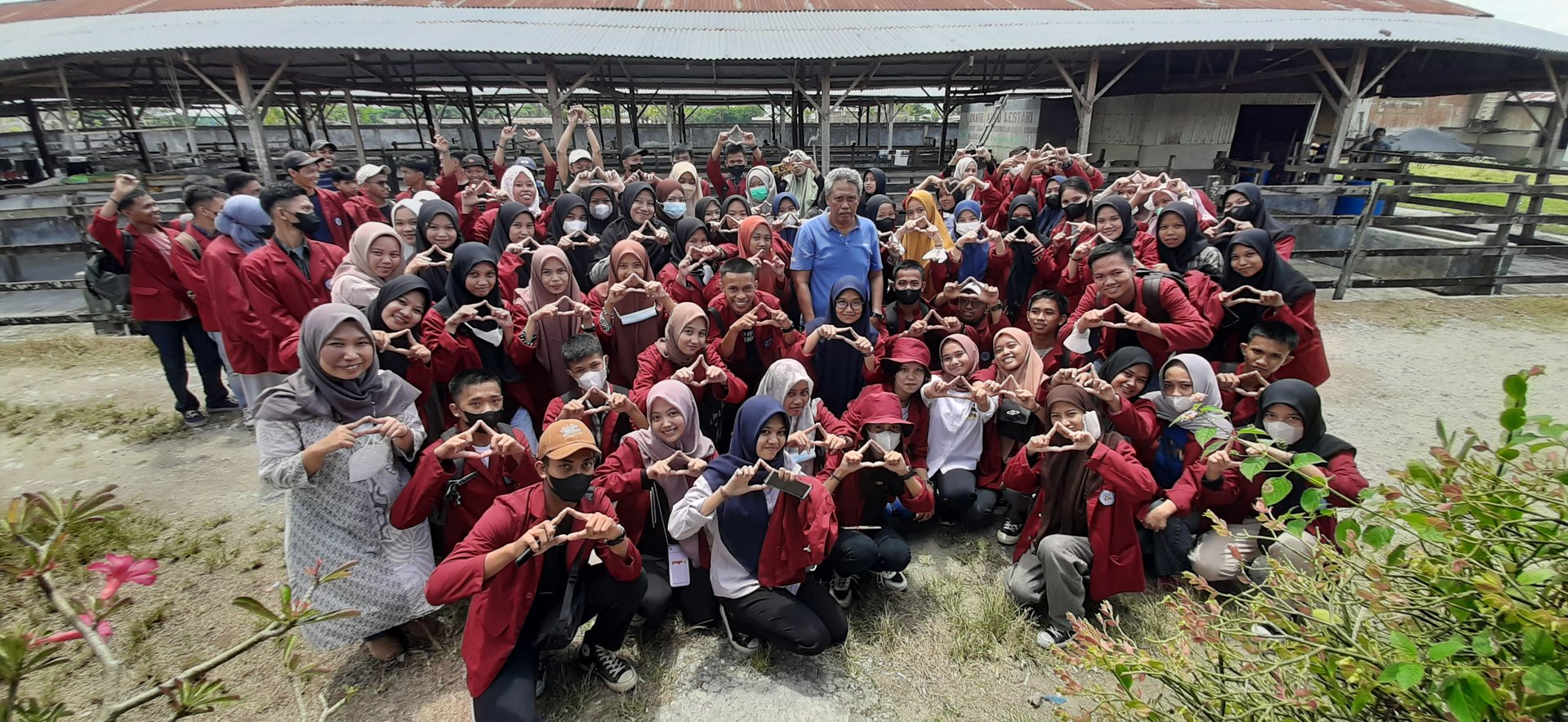 gray computer monitor