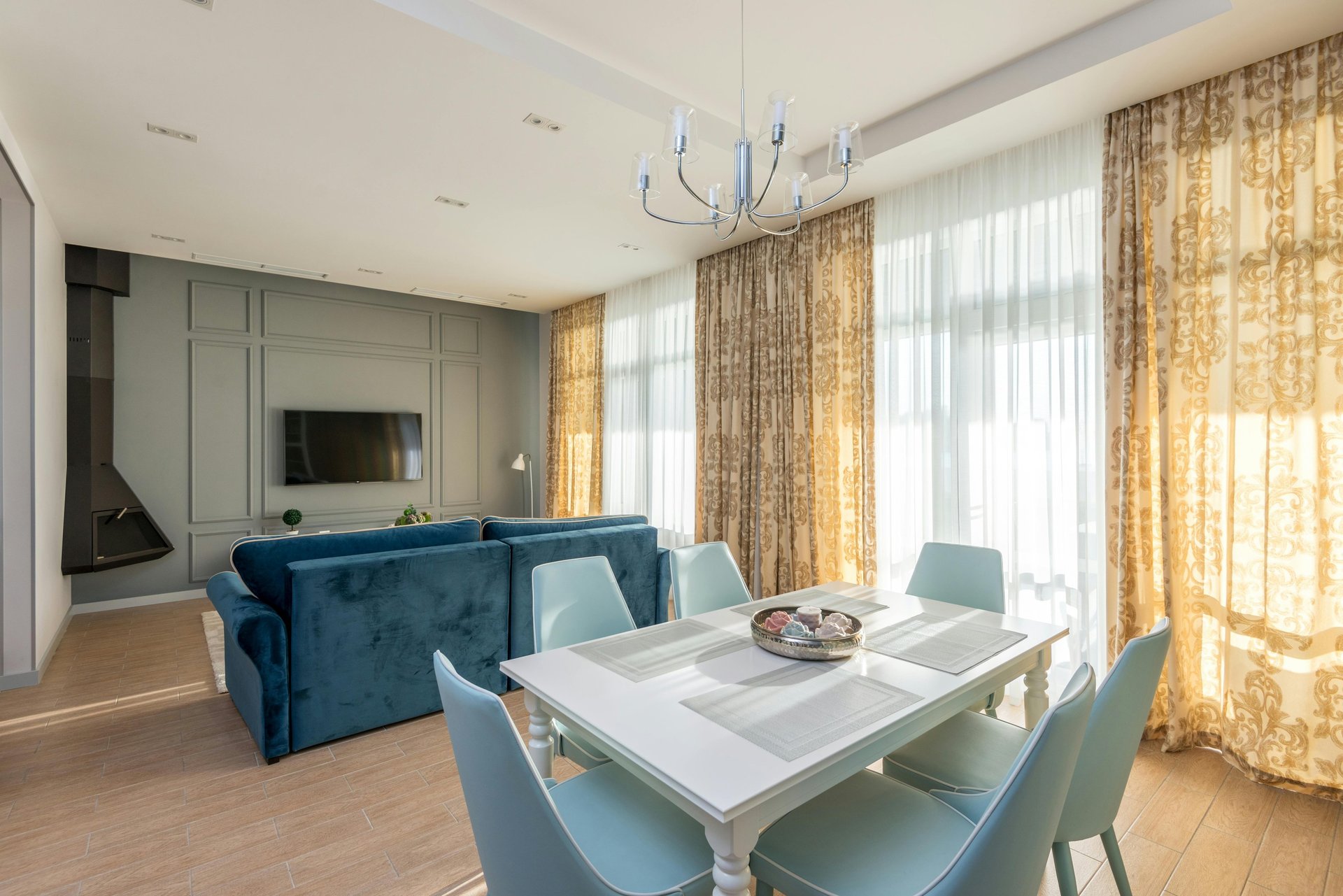 black and white bed linen