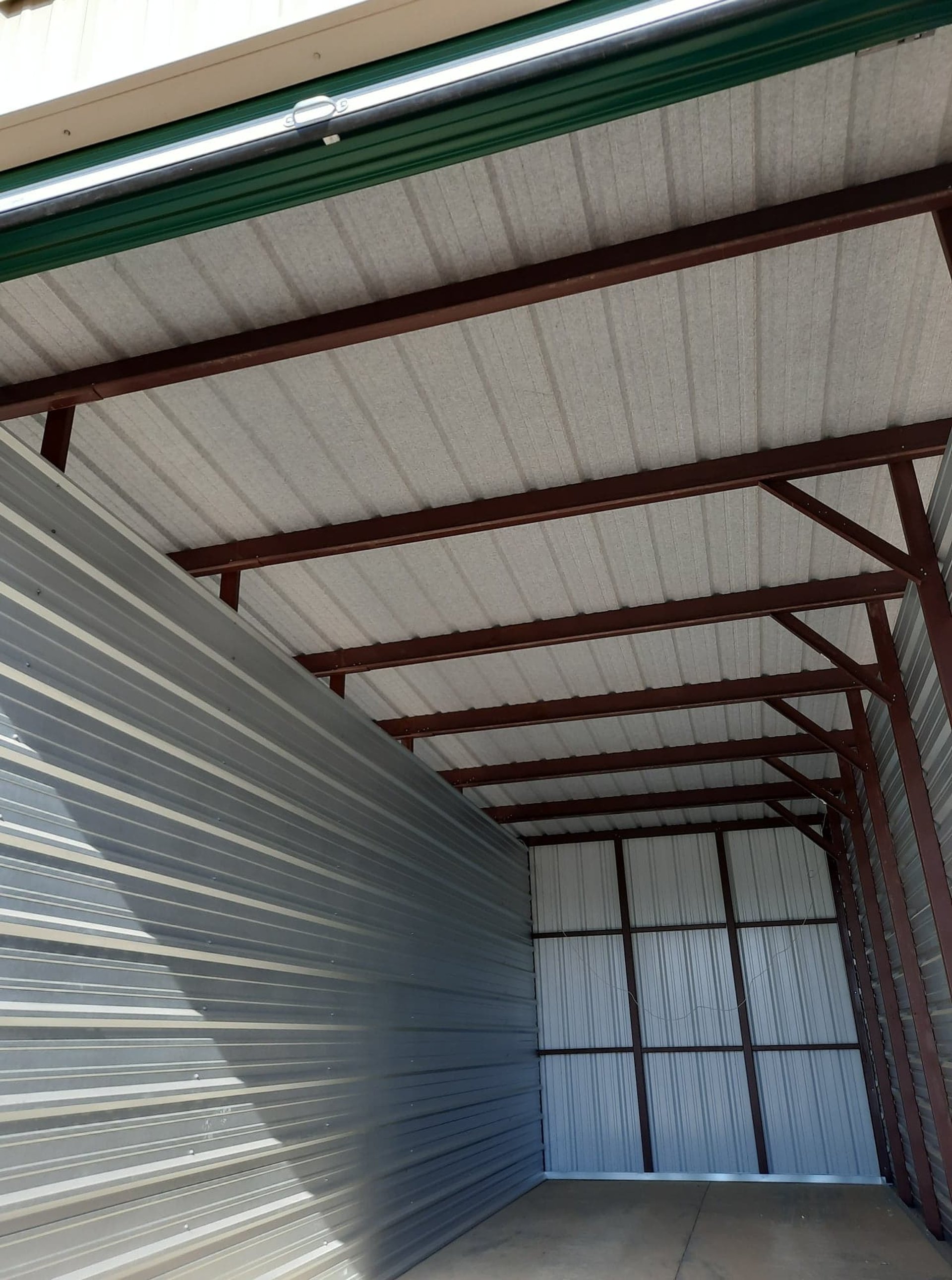 gray computer monitor