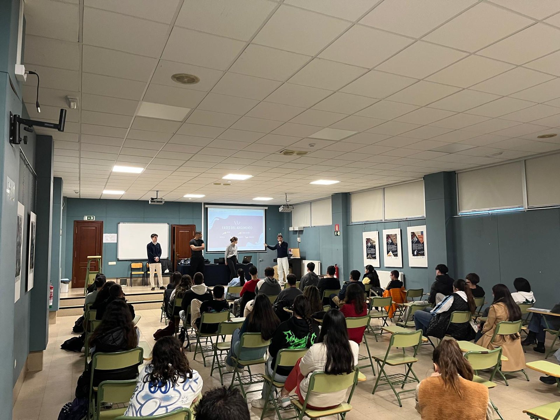 gray computer monitor