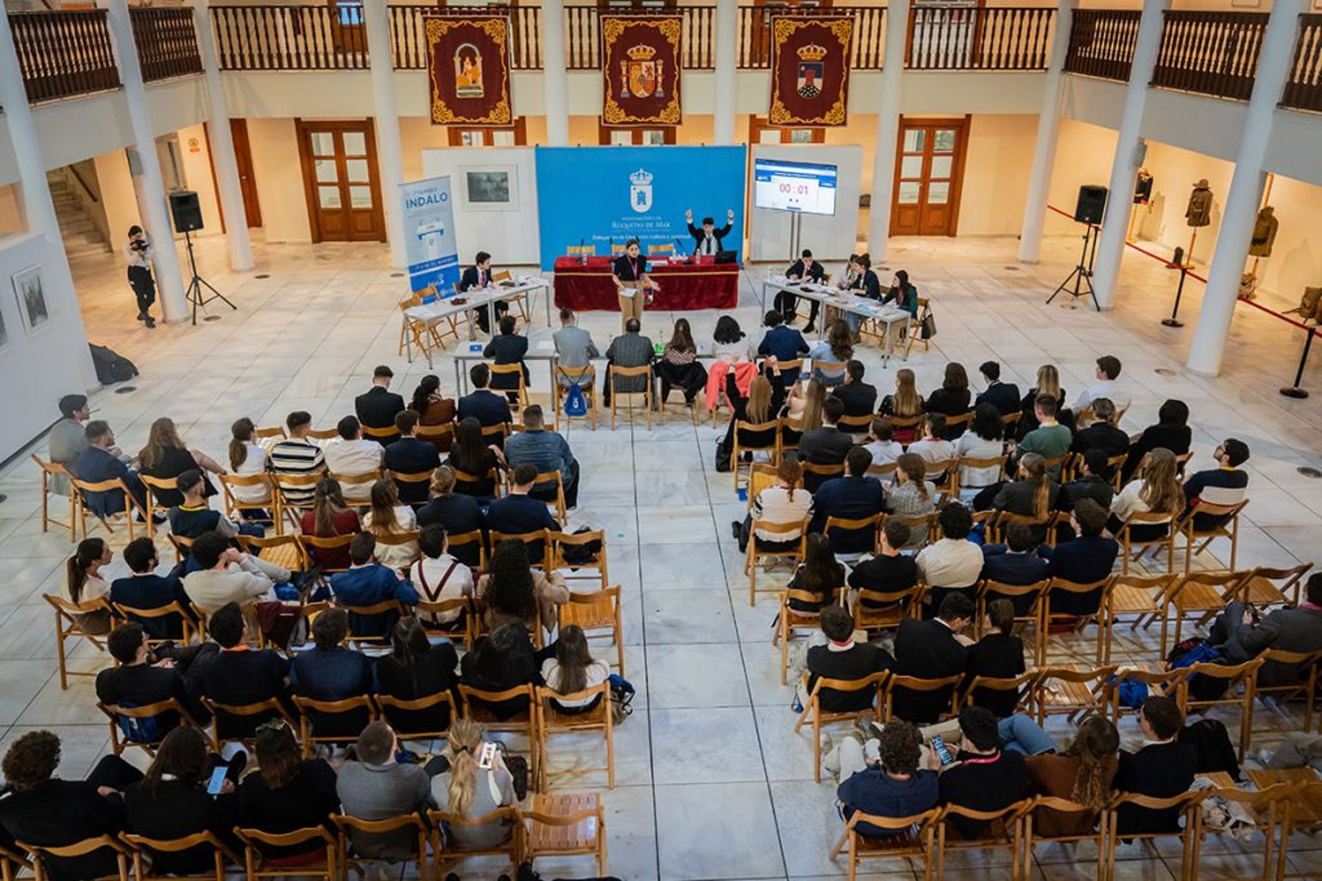 gray computer monitor