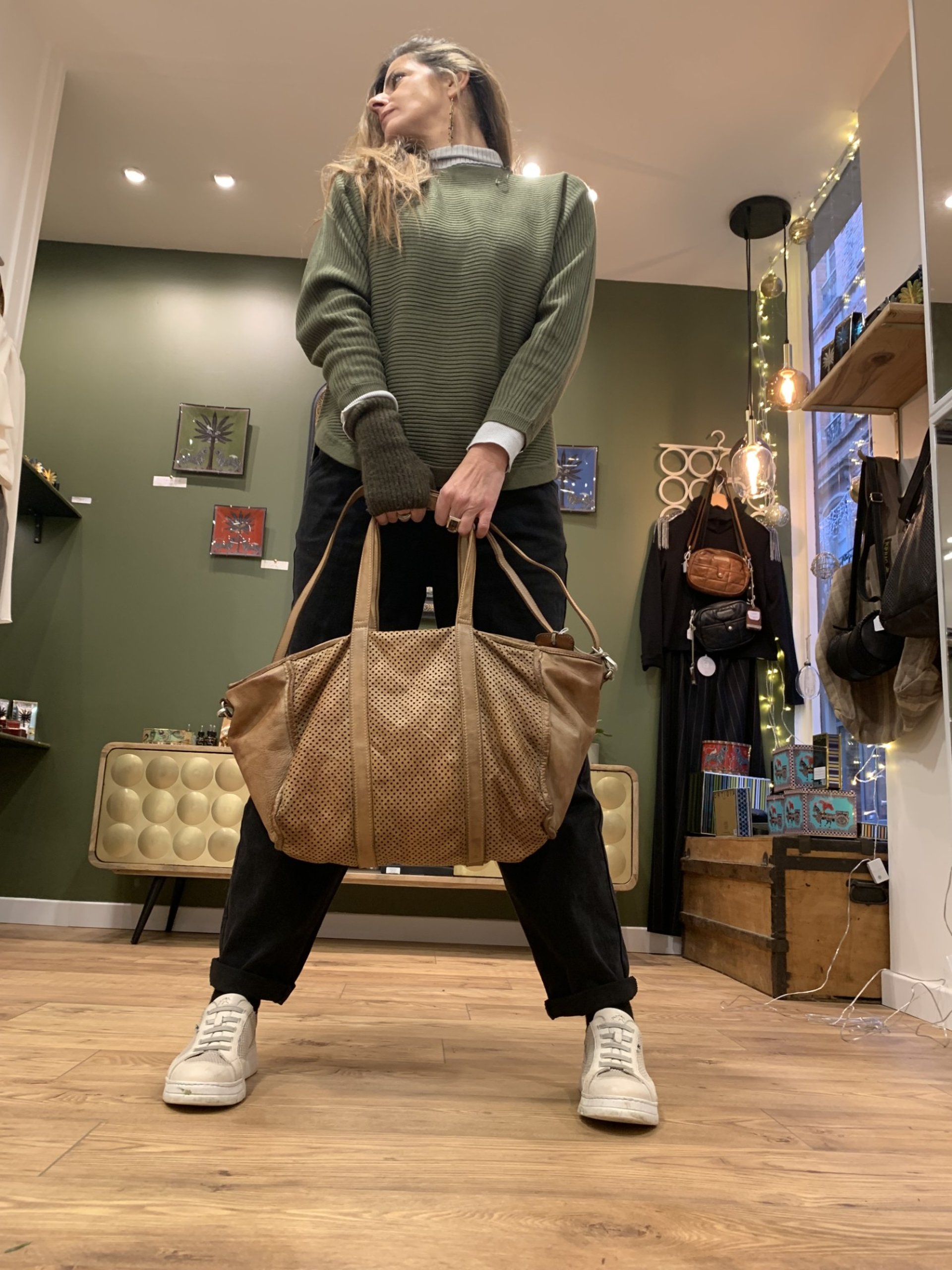 gray computer monitor