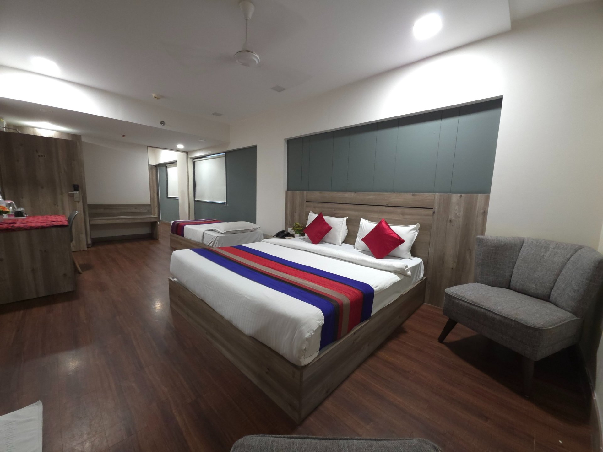 black and white bed linen