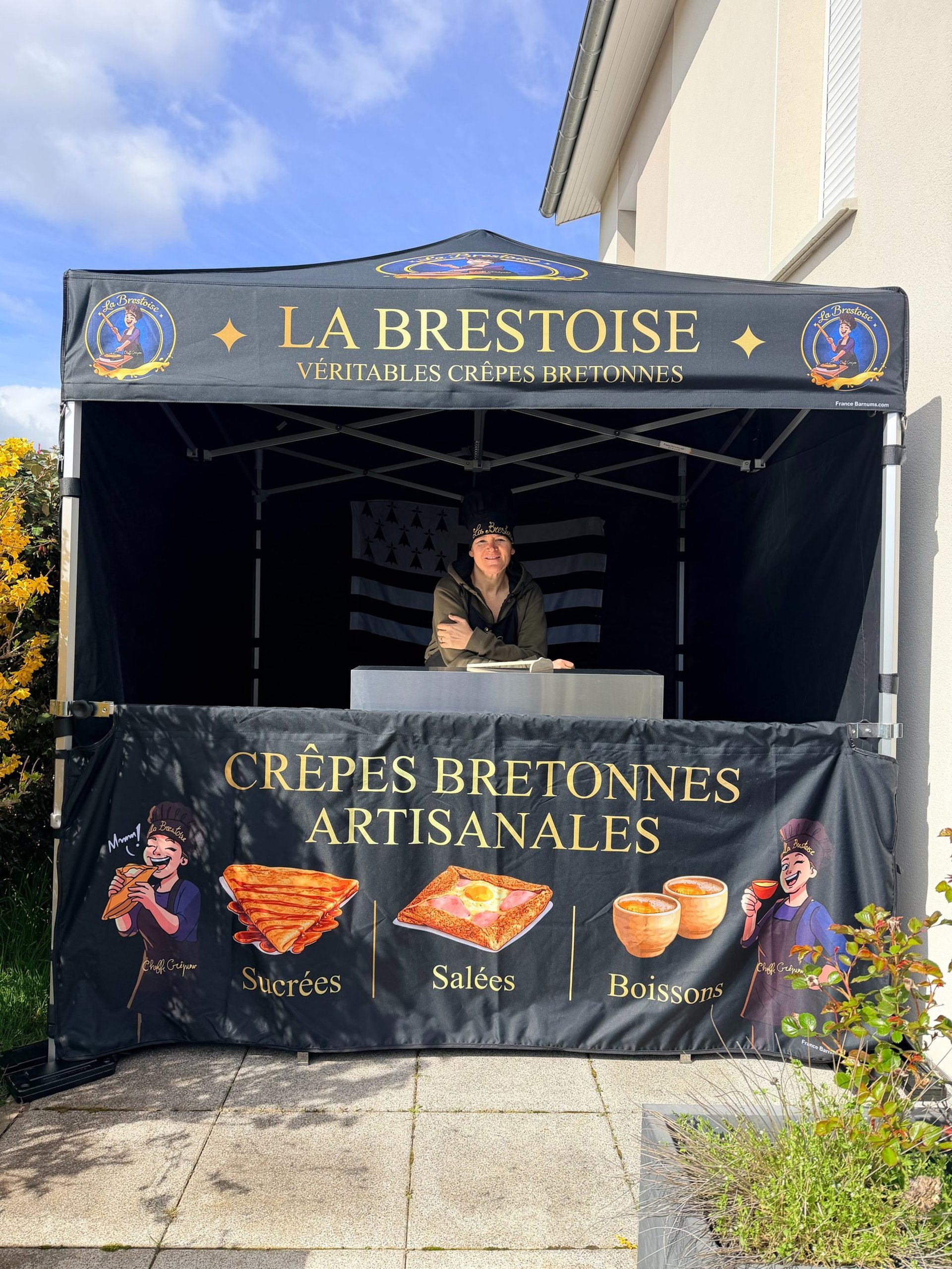 black and white bed linen