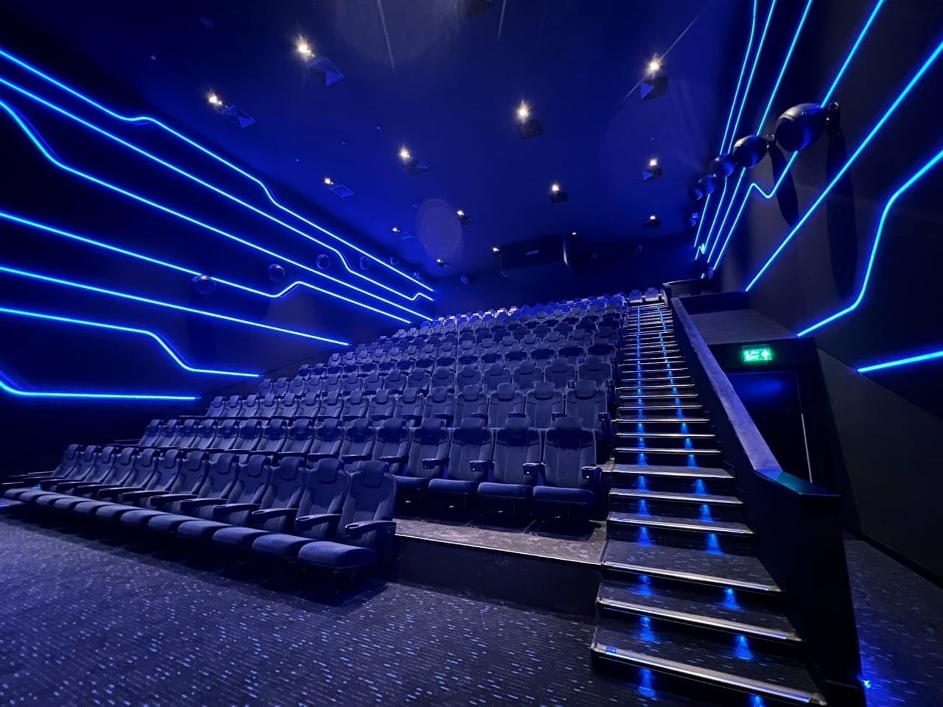 gray computer monitor