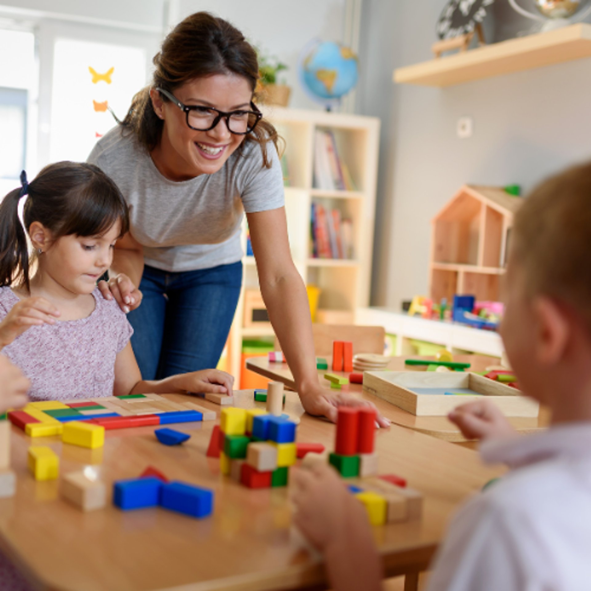 gray computer monitor