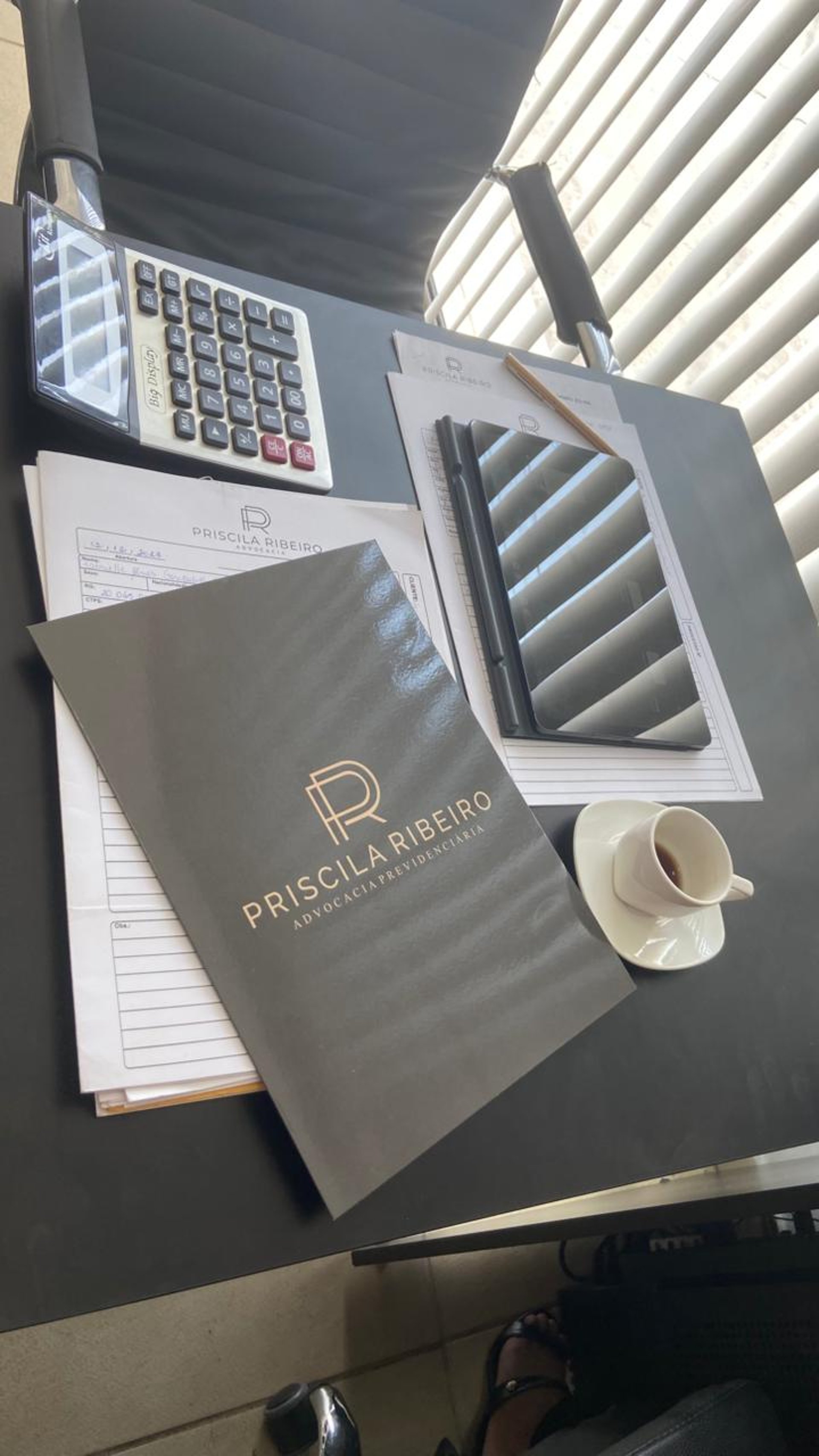 gray computer monitor