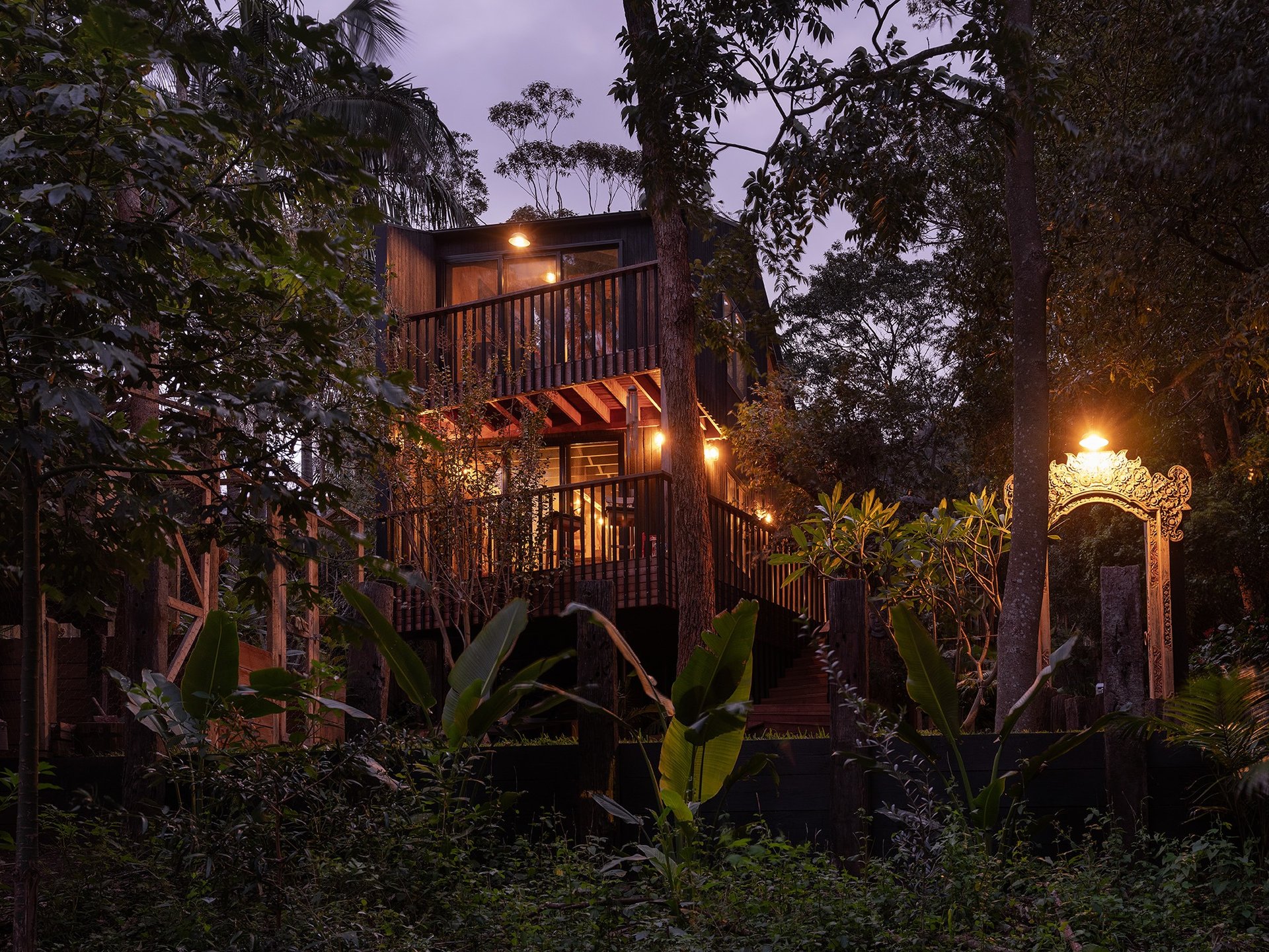 black and white bed linen