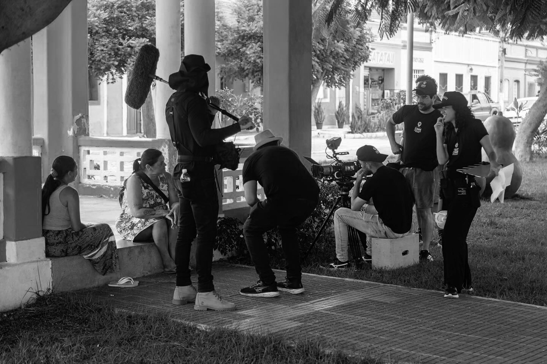 black and white bed linen