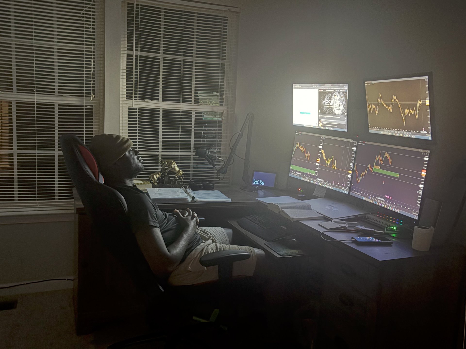 black and white bed linen