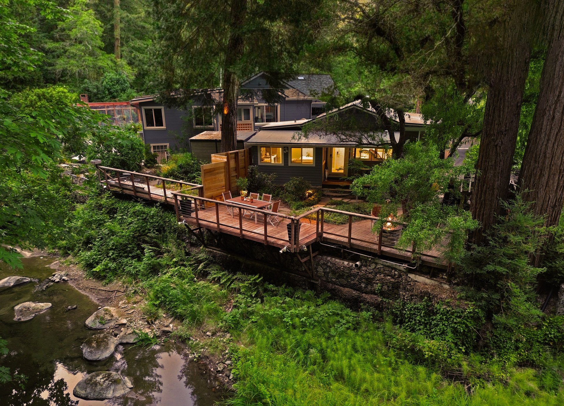 black and white bed linen