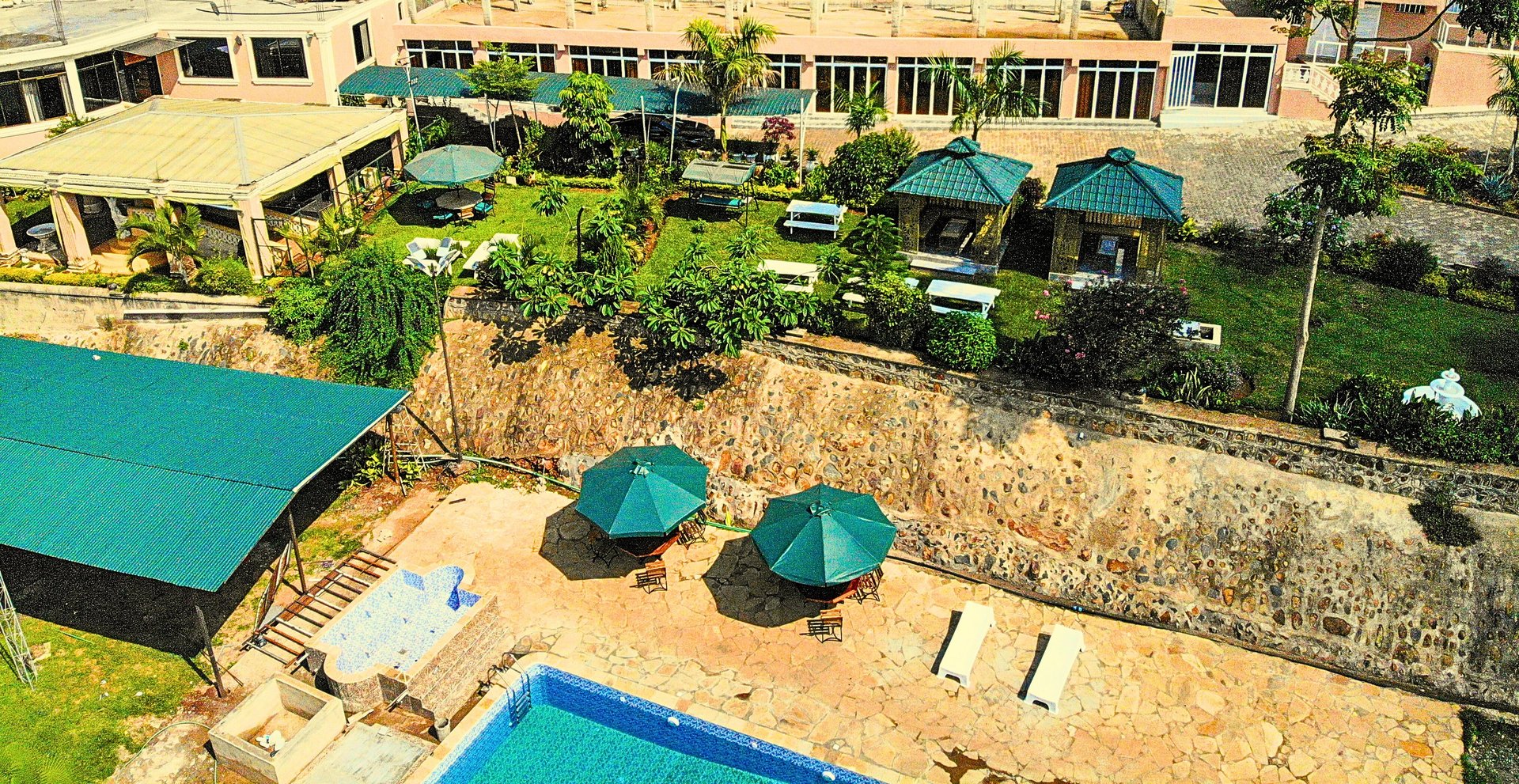 black and white bed linen