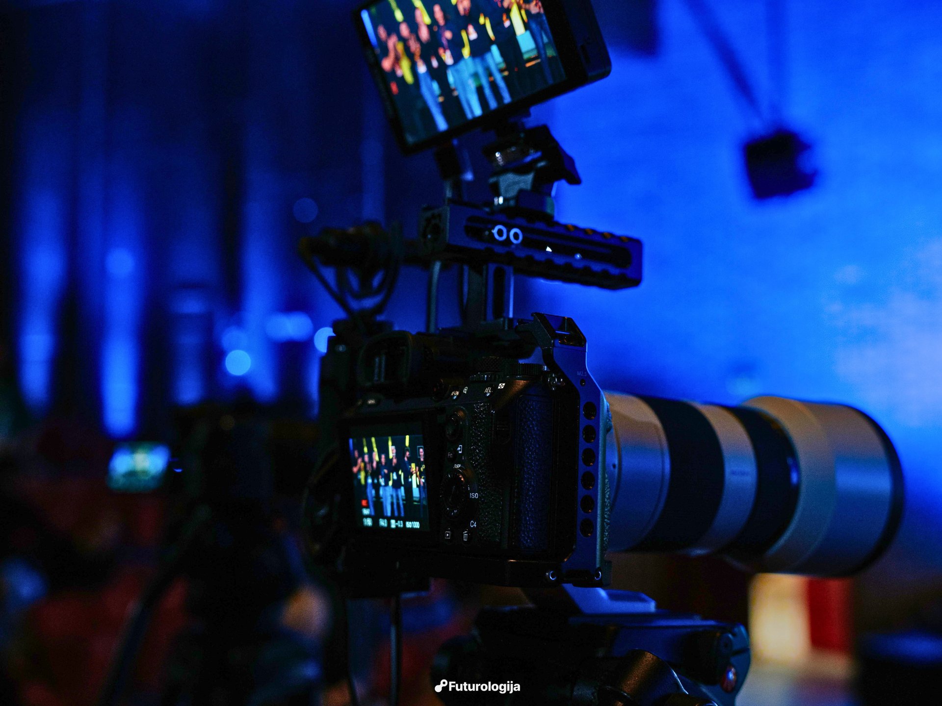 gray computer monitor