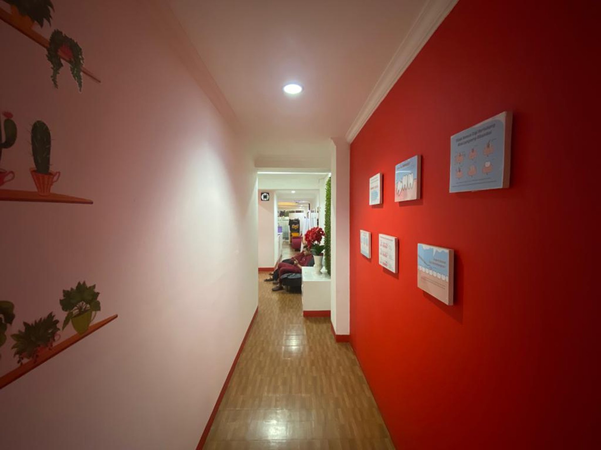 gray computer monitor