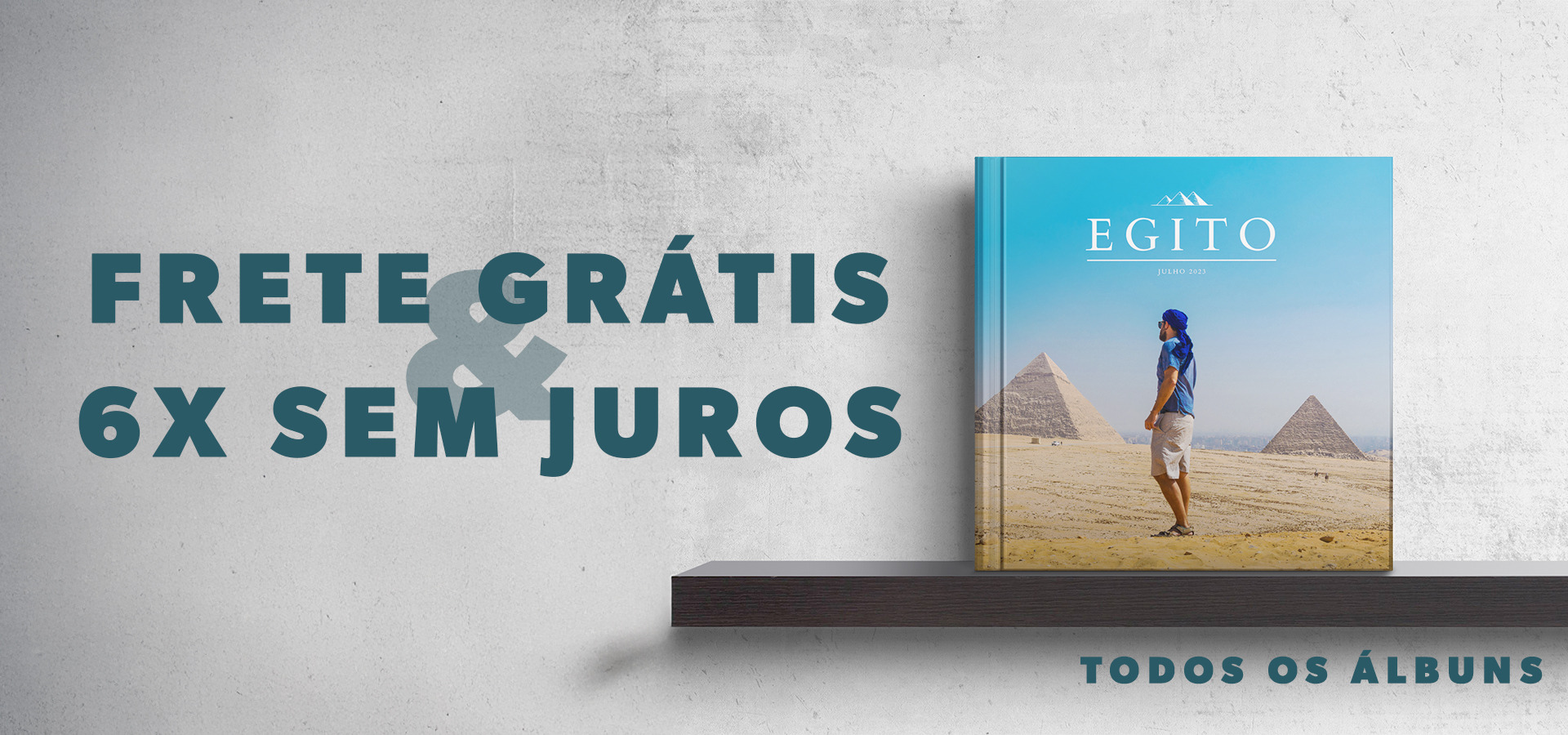 Álbum de viagem do Egito sobre prateleira. Frete grátis e 6x sem juros em todos os álbuns.