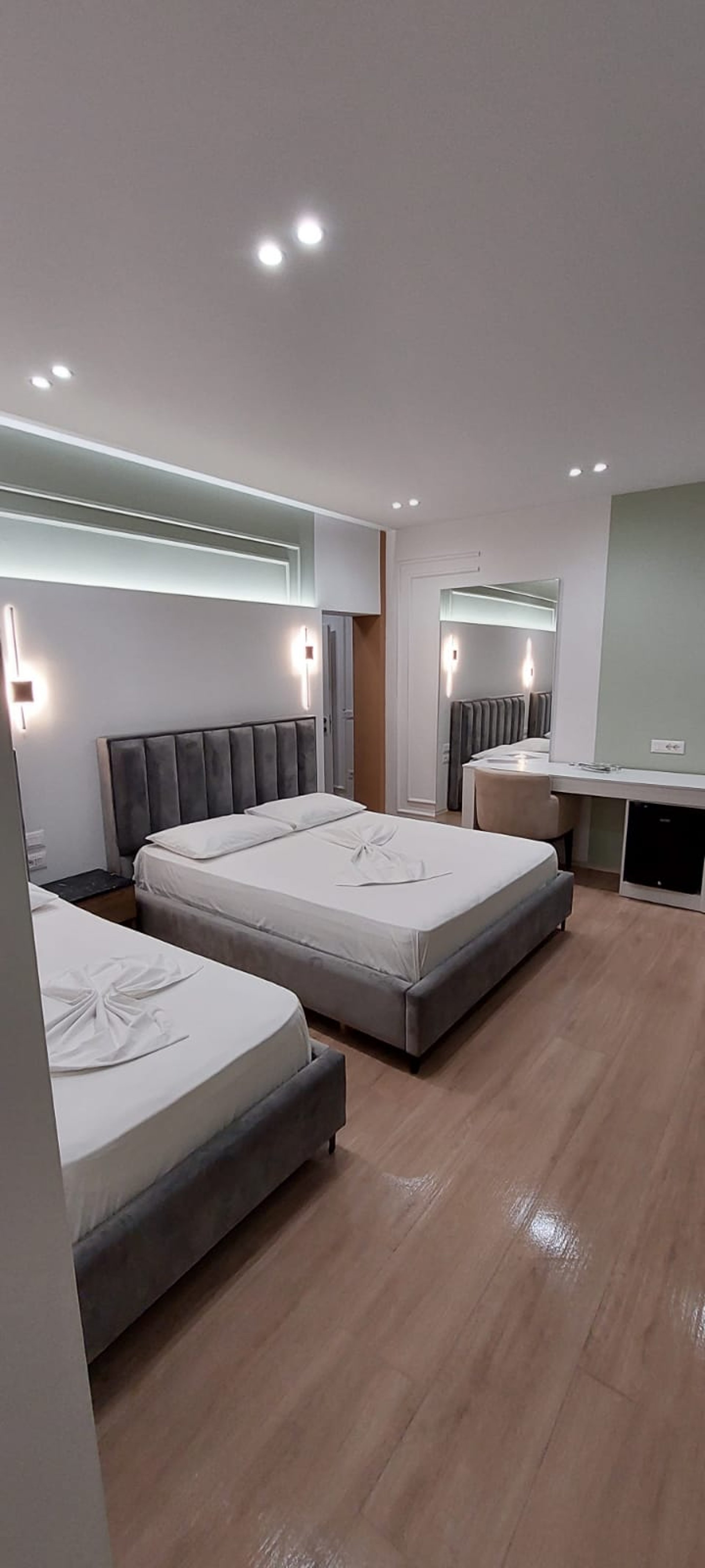 black and white bed linen