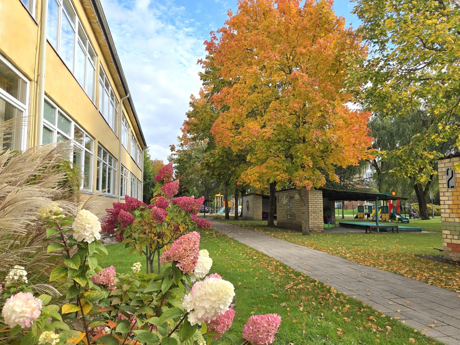 black and brown leather padded tub sofa