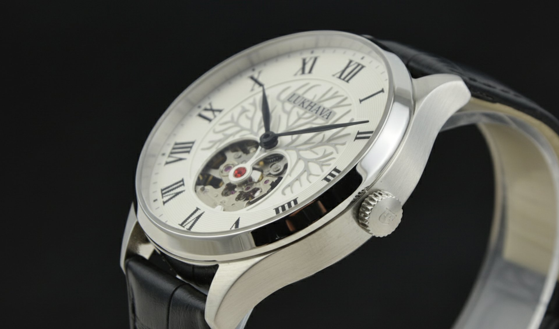 black and white bed linen