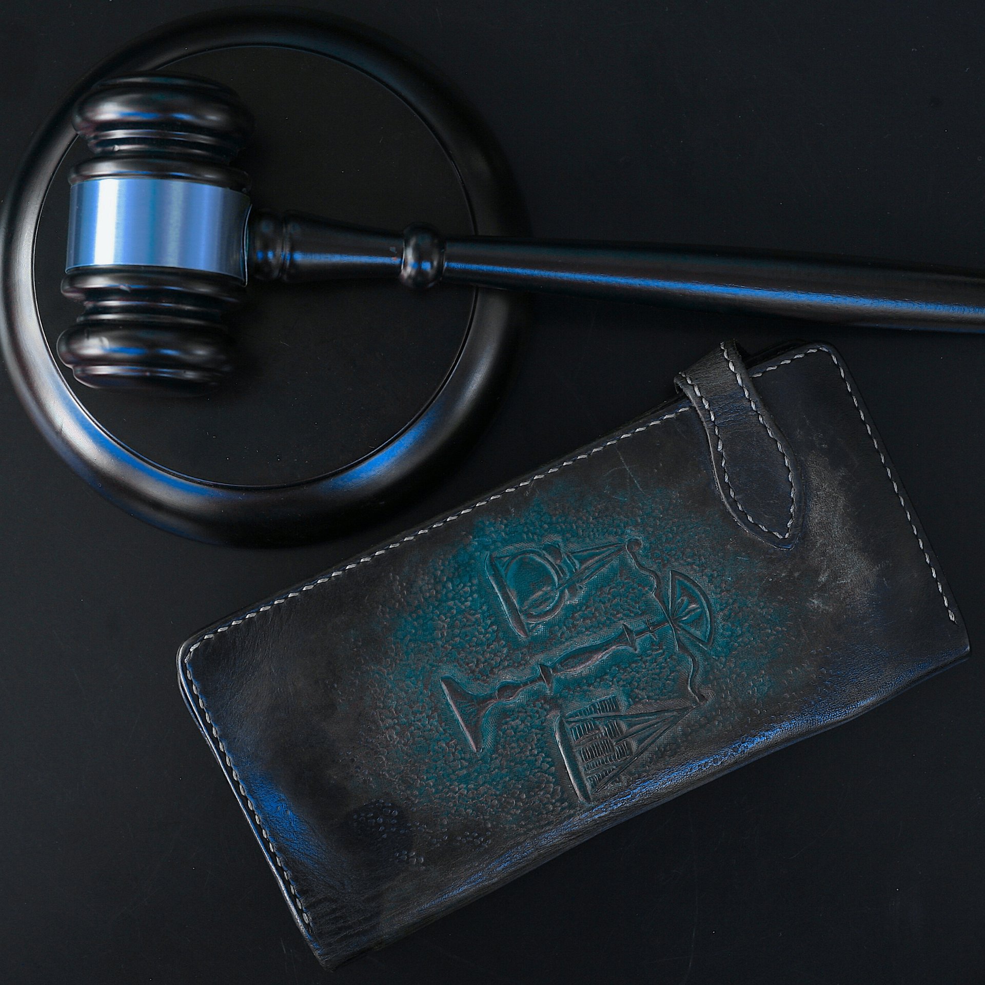 black and white bed linen