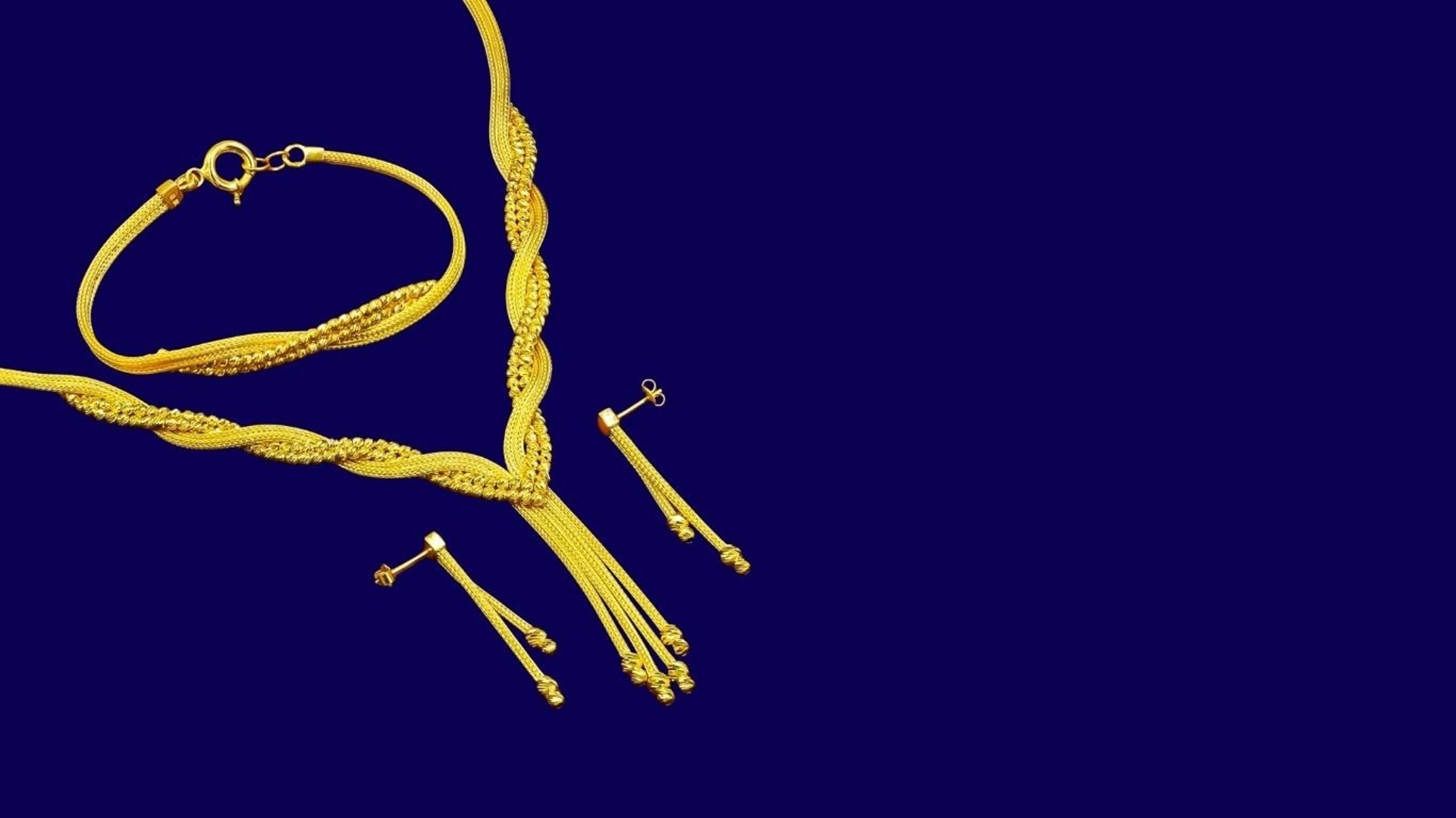 a close up of a woman wearing a necklace