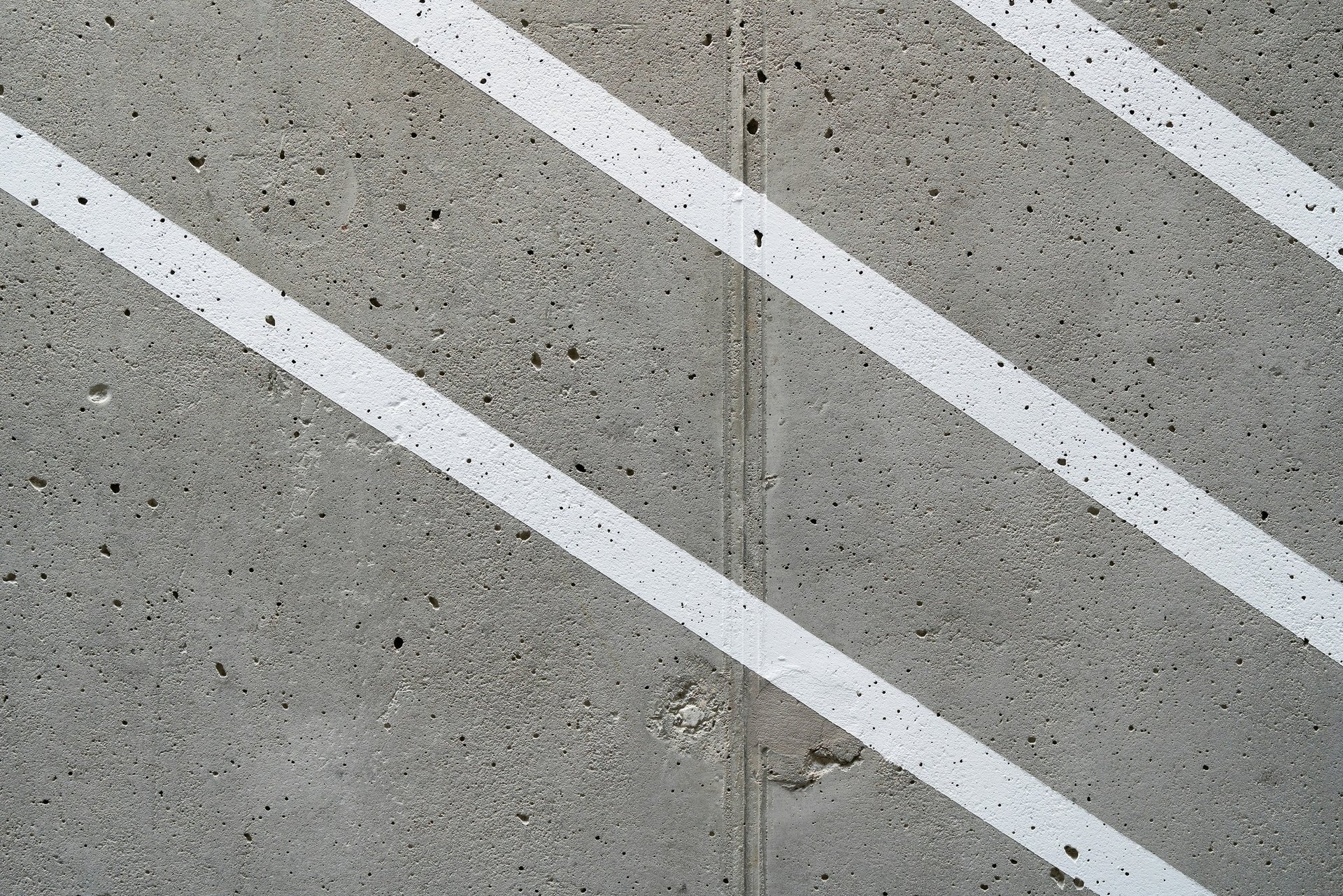 gray computer monitor