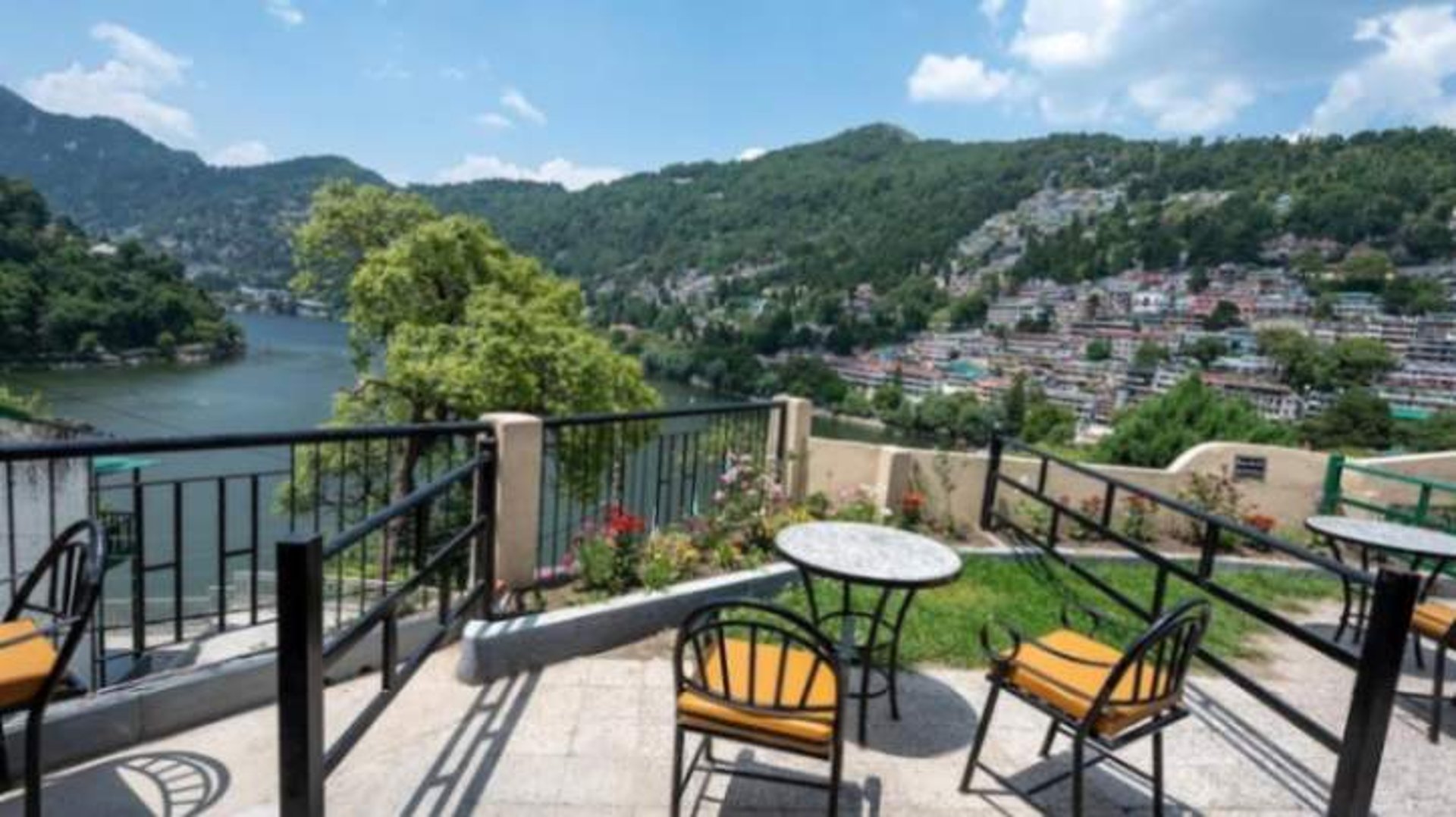 black and white bed linen