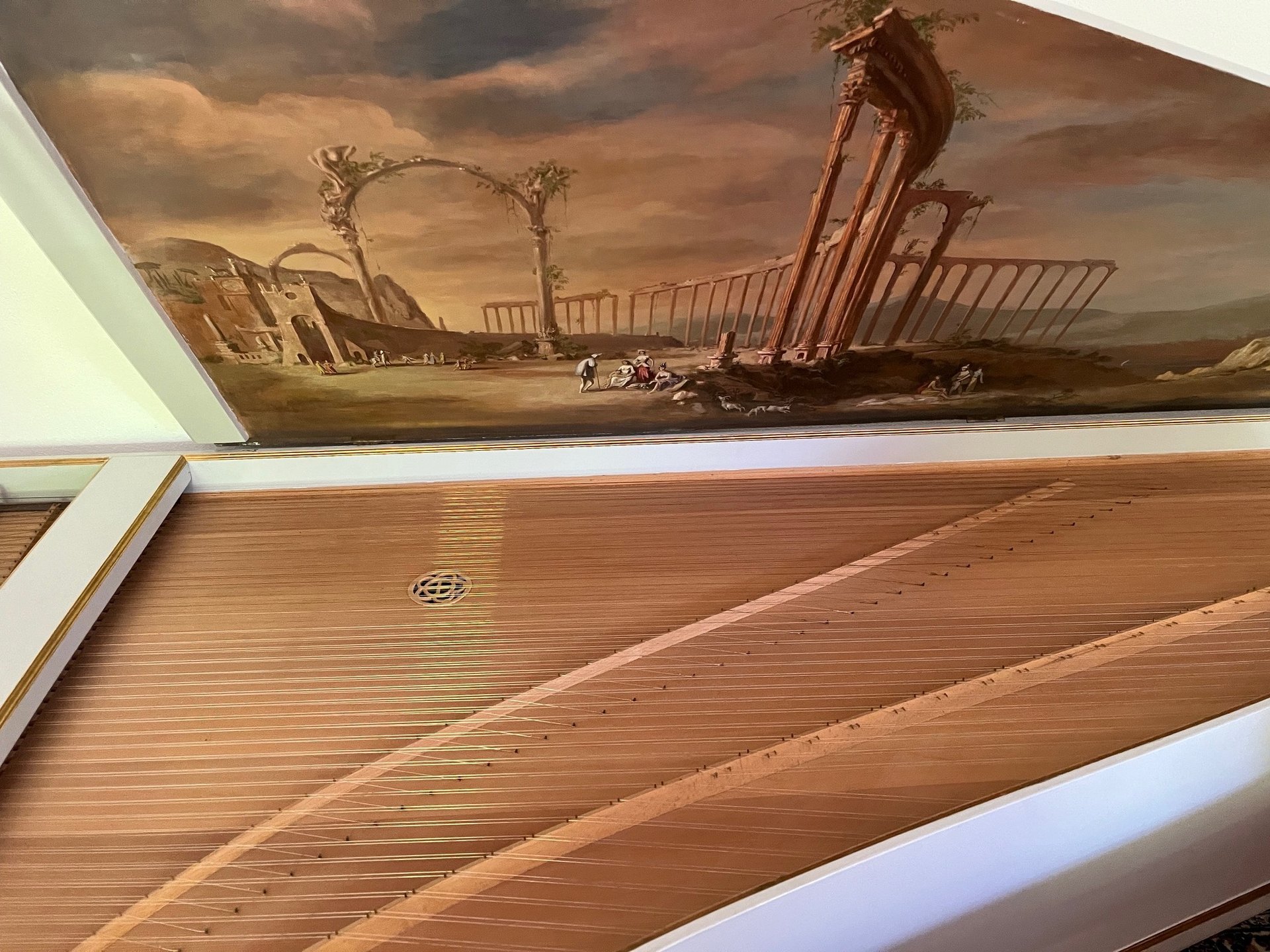 gray computer monitor