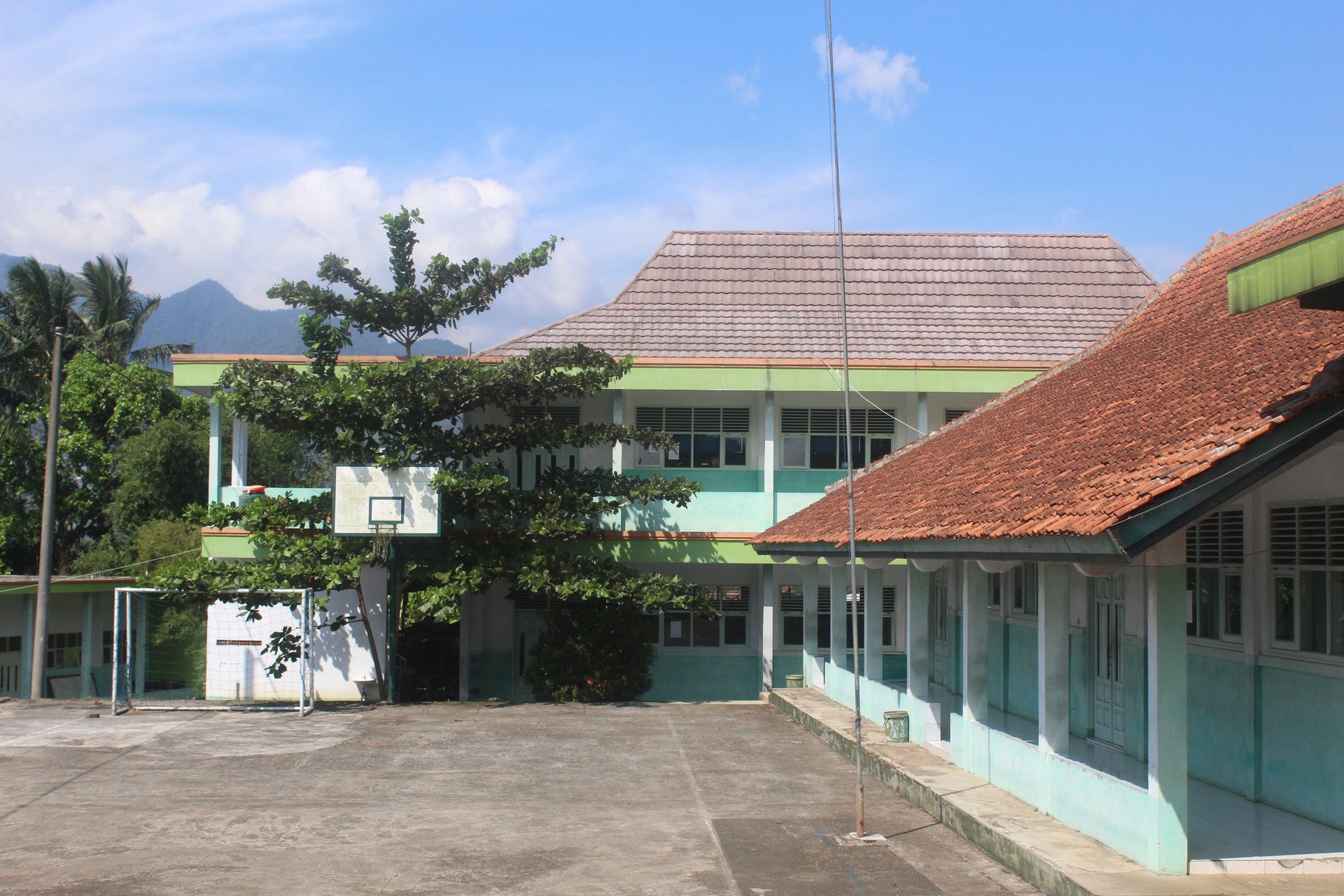 black and white bed linen