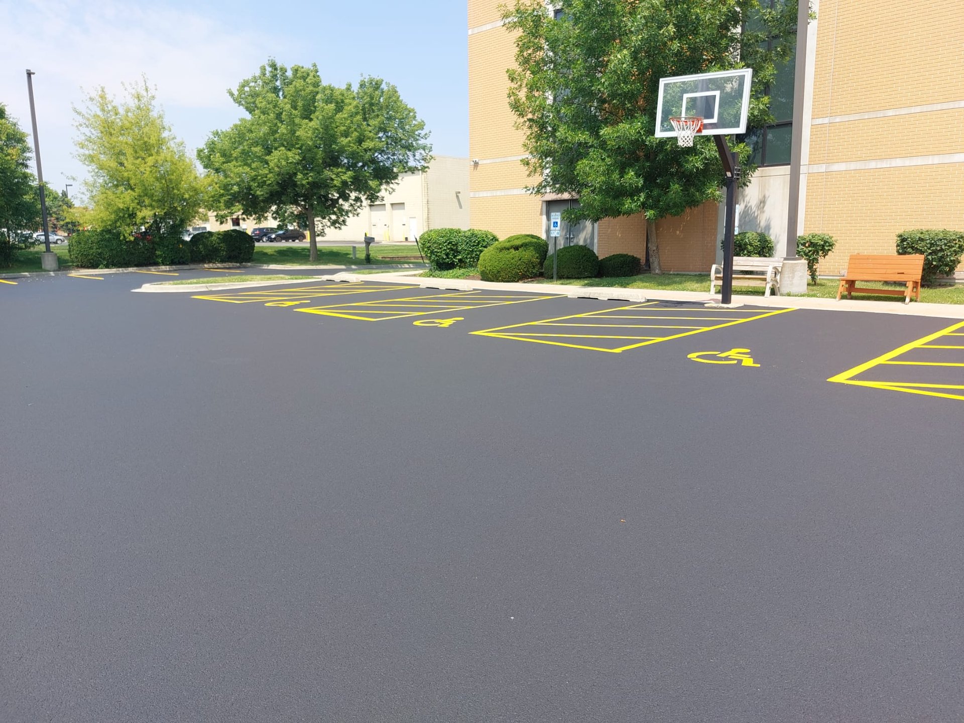 gray computer monitor