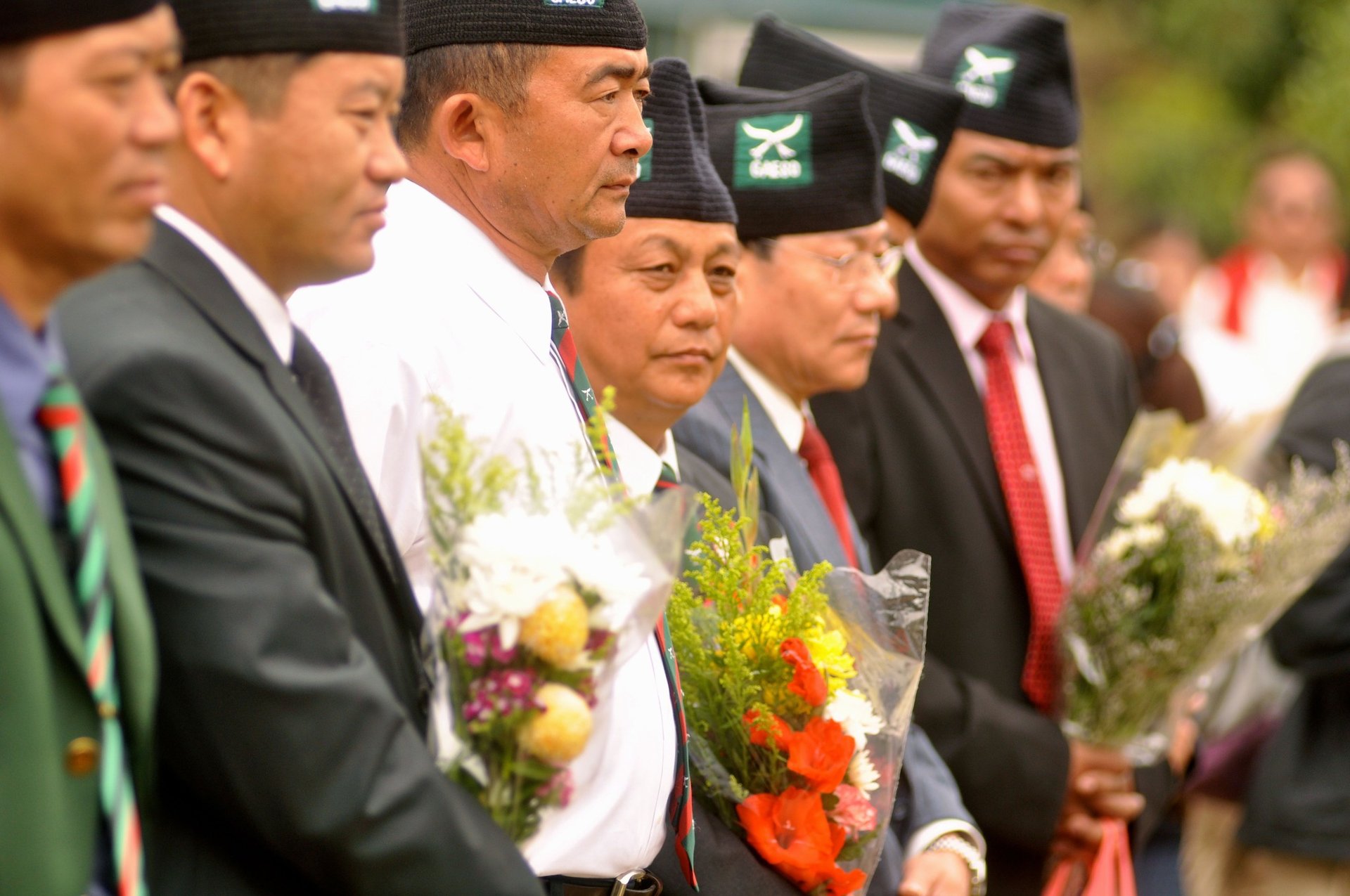 gray computer monitor